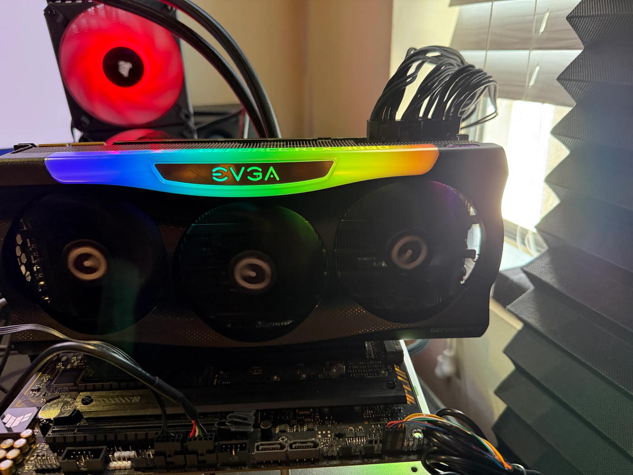 E.V.G.A NVIDIA RTX 3090 FTW3 24GB DDR6X RUNS LIKE A DREAM