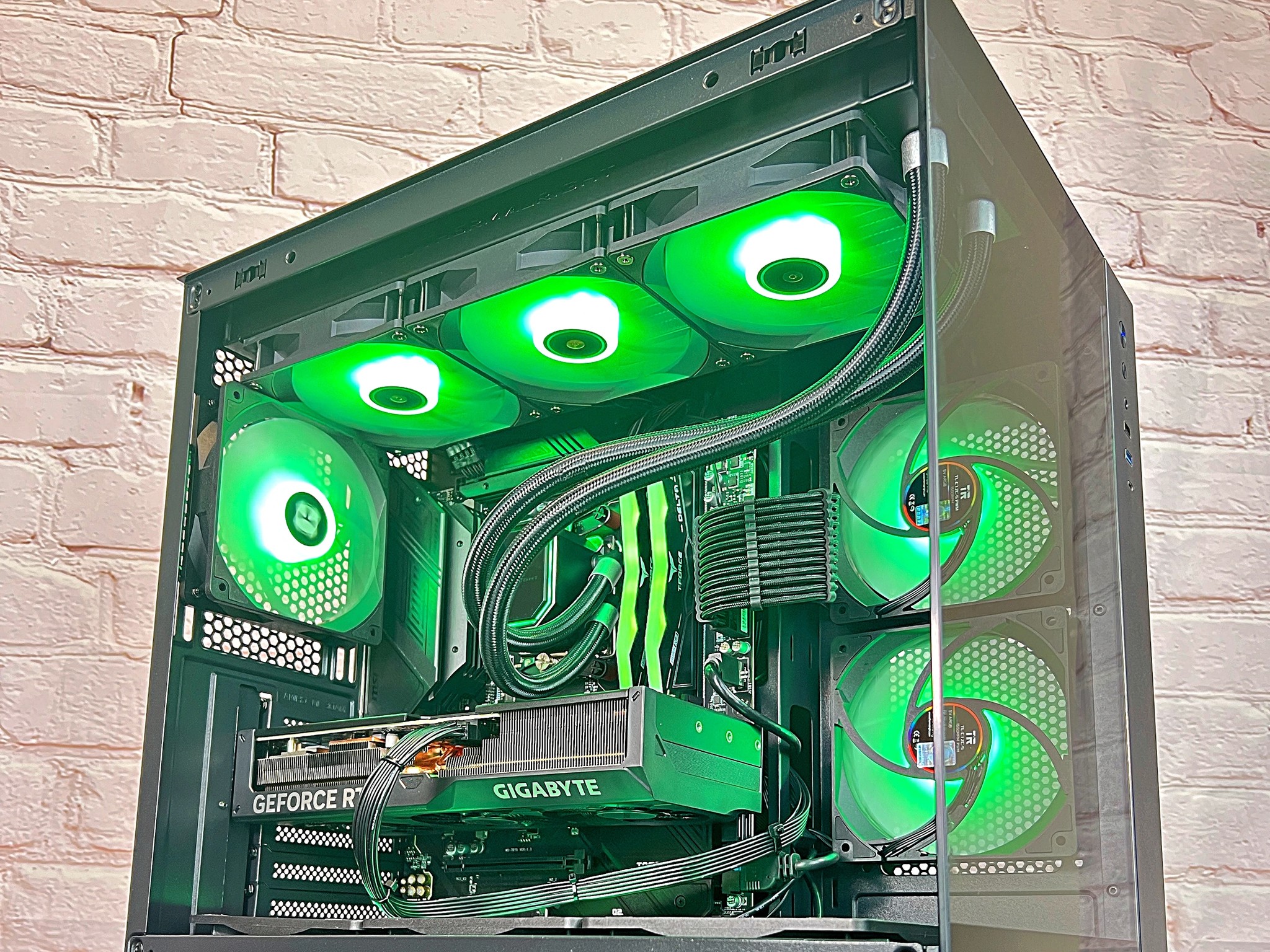 RTX 4070 TI Ryzen 7 7700X 32GB DDR5 2TB M.2 WIFI 6E Gaming PC