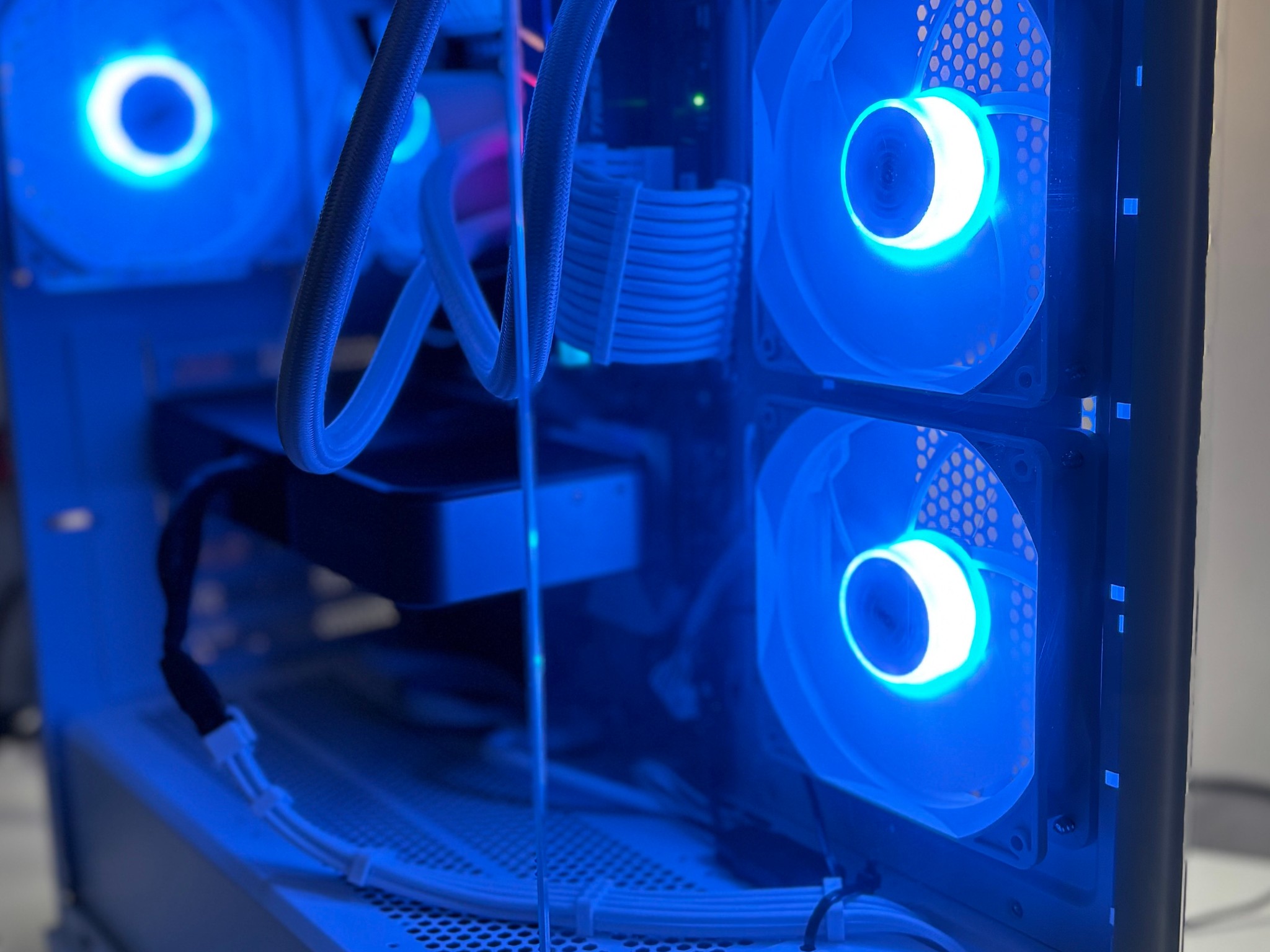 White Gaming PC - RTX 3070, Core i9 9900K, 16GB RAM, 512GB SSD