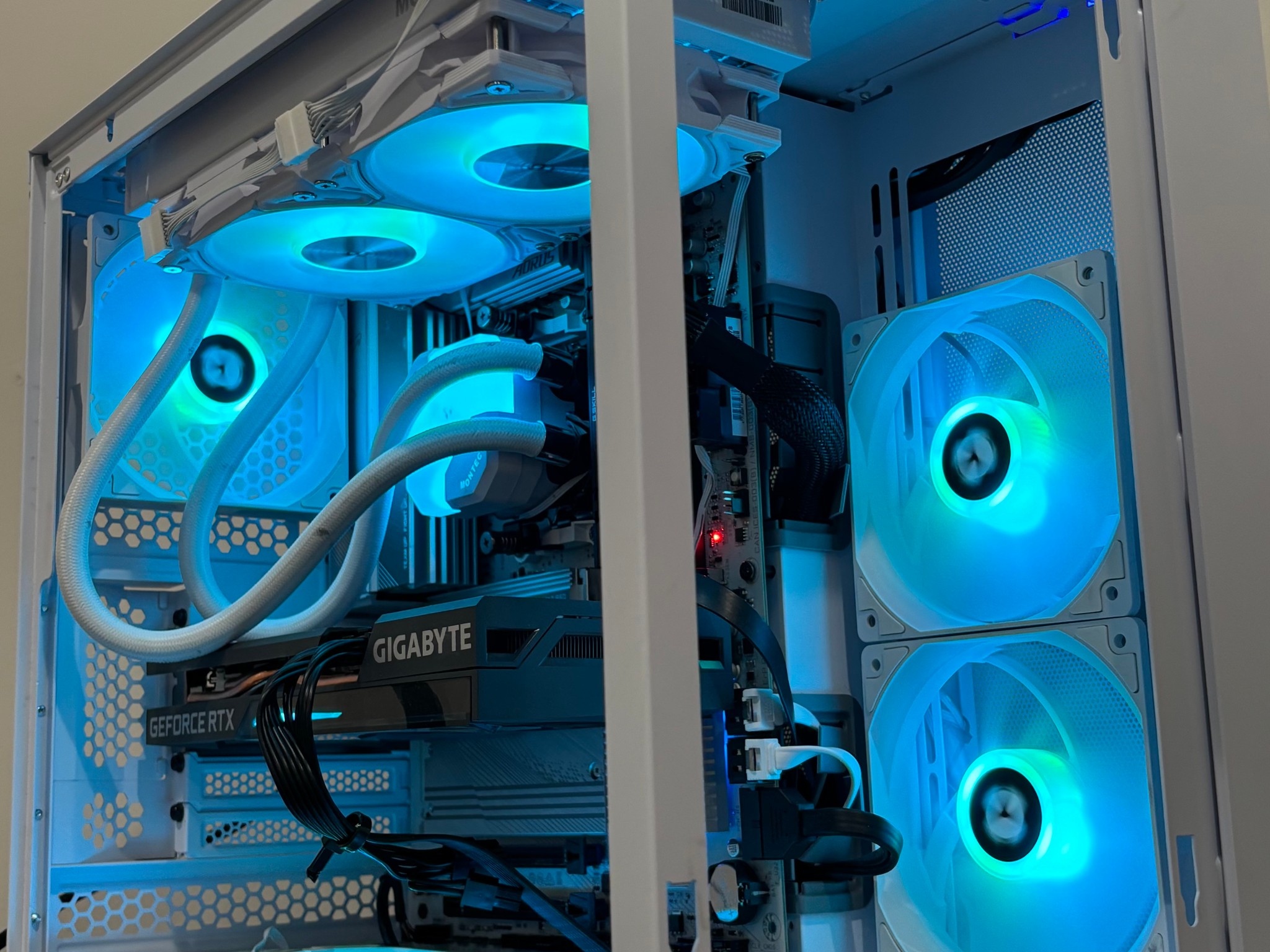 🤍 WHITE AM5 GAMING PC | Ryzen 7 9700X | RTX 3060 12GB | 32GB DDR5