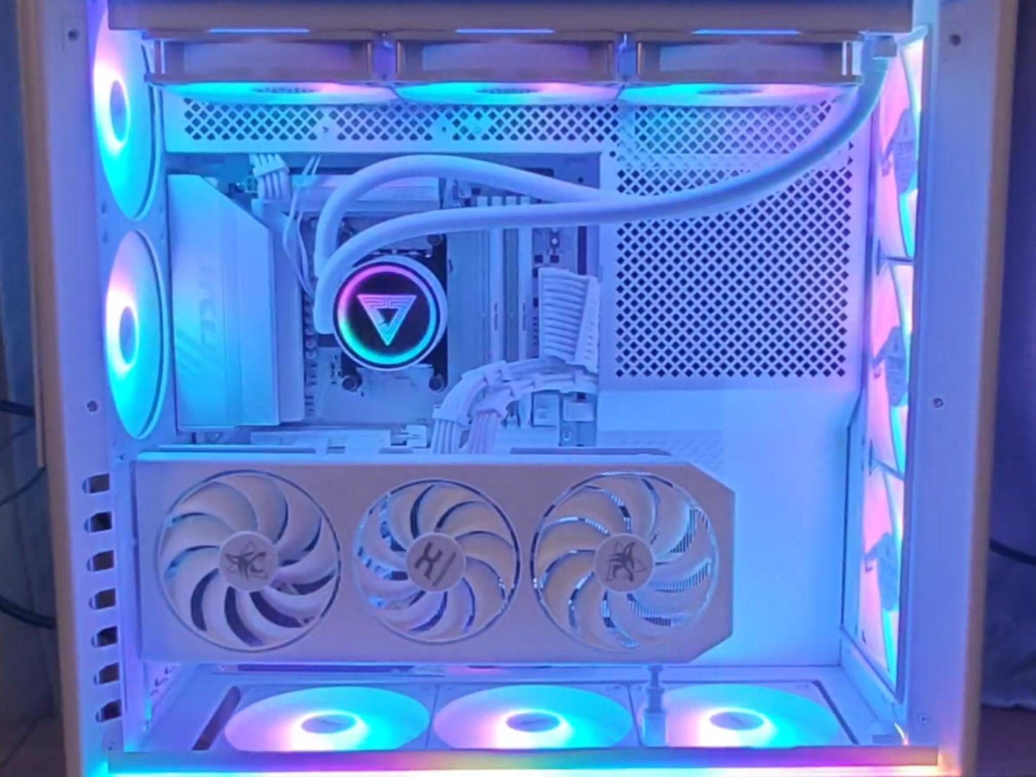 Custom Gaming PC - Ryzen 7 7800X3D, Spectral White RX 9070 XT, 32 GB DDR5 6400mHz, 2 TB Gen4 NVME
