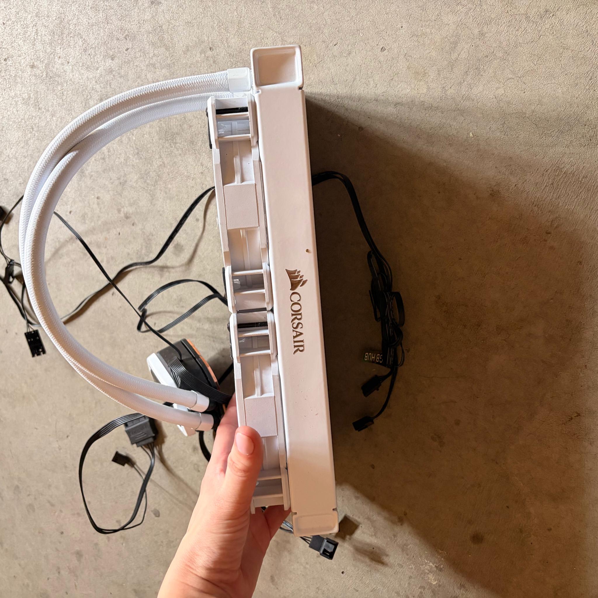 CORSAIR WHITE LIQUID CPU COOLER - NEVER USED