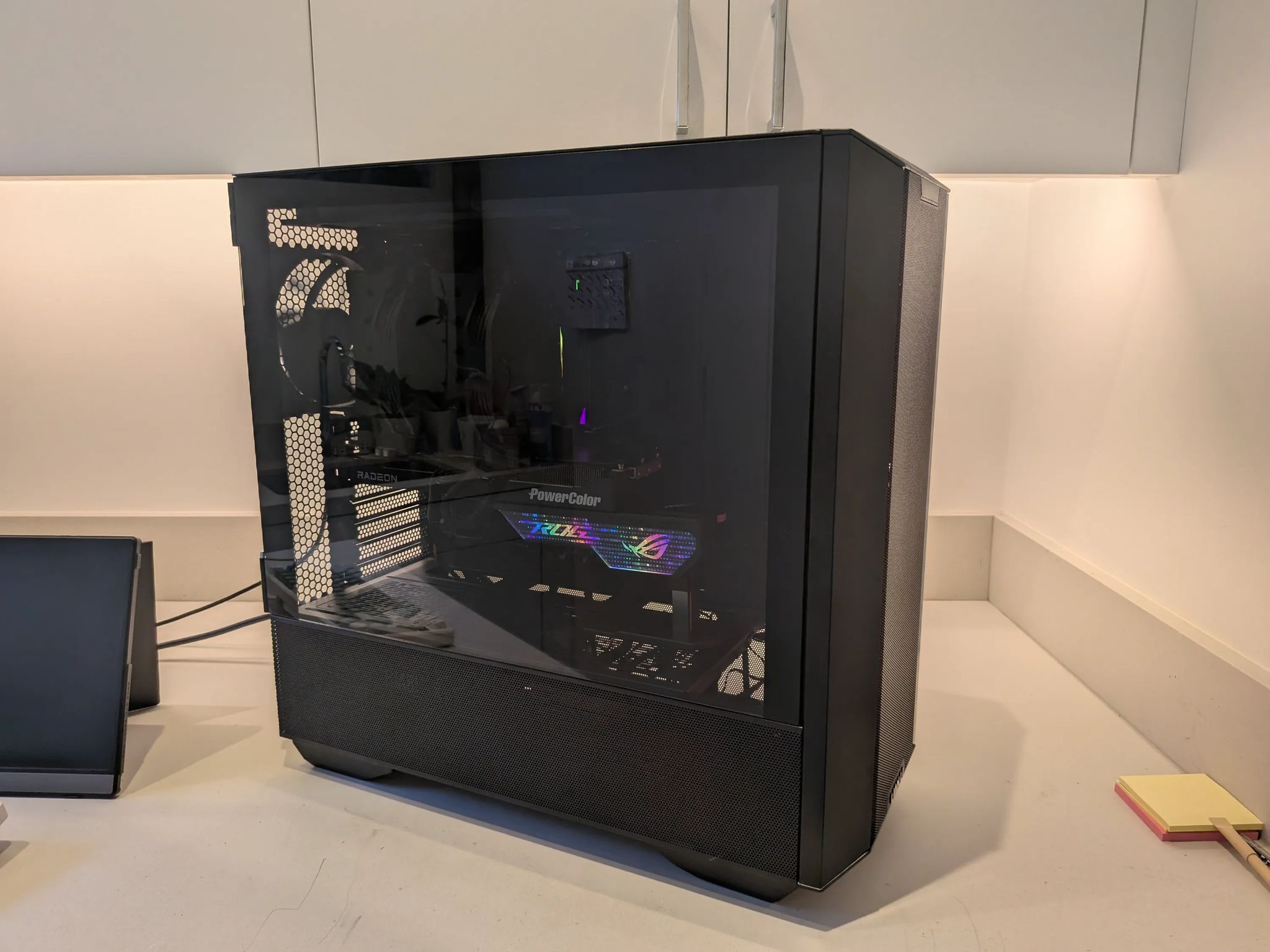 Red Oni - RX 9070, Ryzen 7 7800X3D, 32 GB DDR5 RAM, 2 TB NVME, Noctua NH-D15