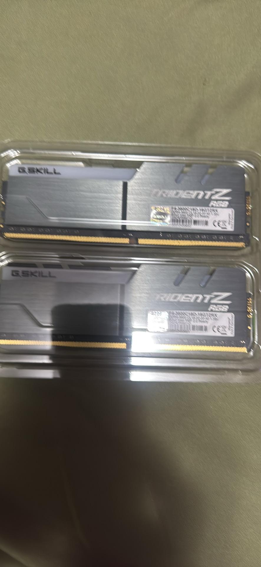 G.SKILL Trident Z RGB 16GB (2x8GB) DDR4-3600 288-Pin DIMM F4-3600C18D
