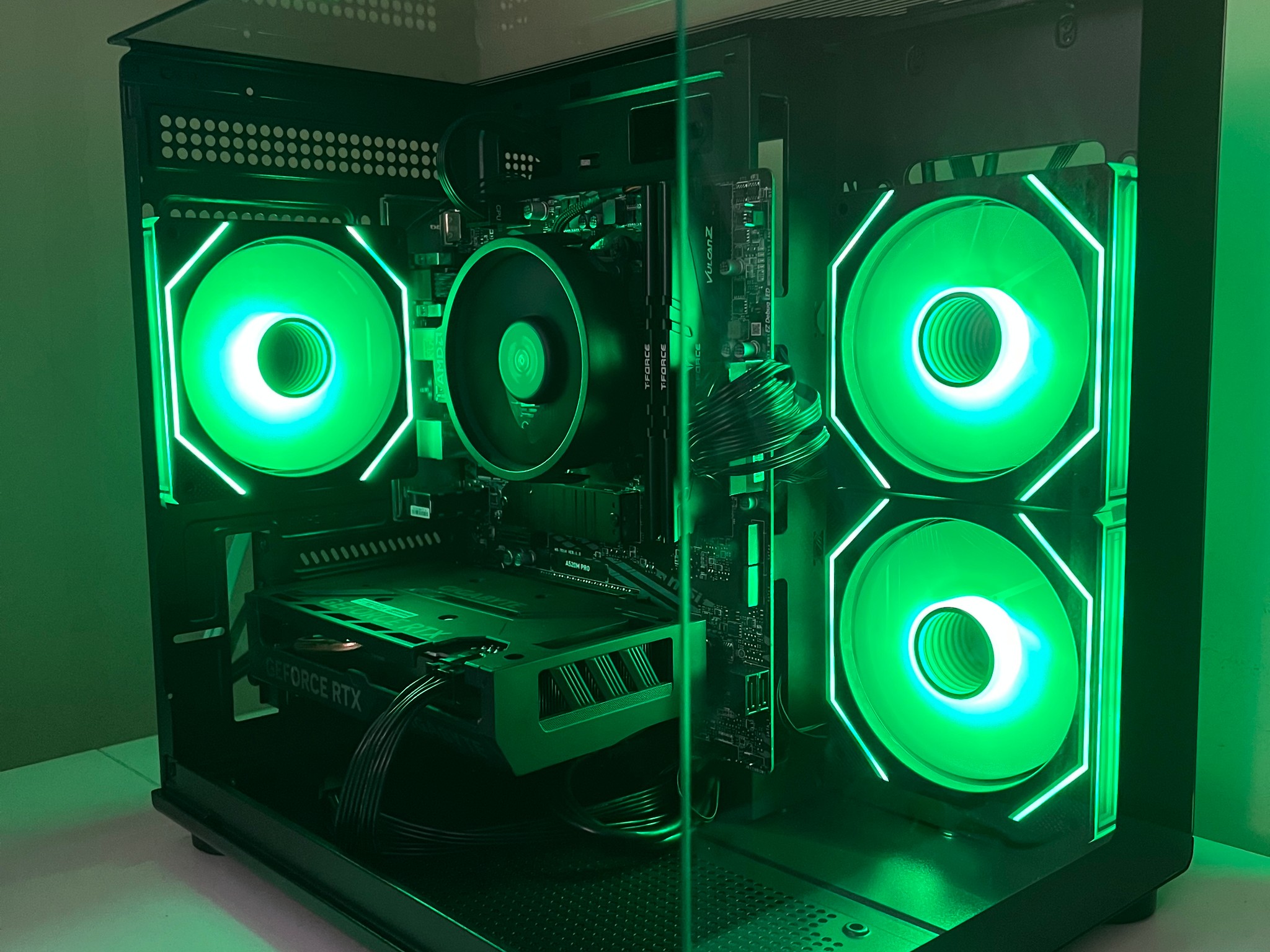 | RTX 4060 | ryzen 5 5500 | 16gb ddr4-3200mhz | 1tb nvme ssd | 1440p/4k gaming mid ranged