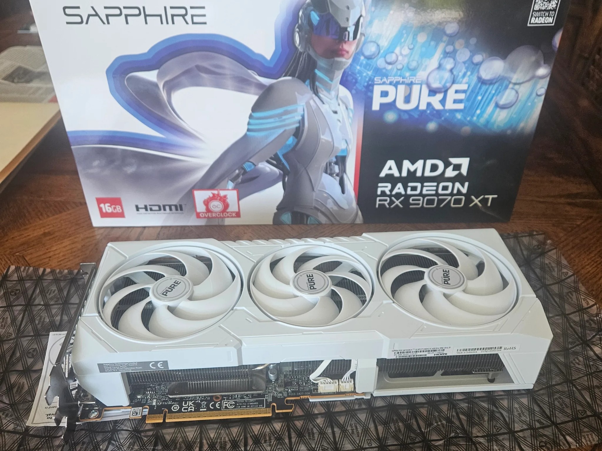 AMD Radeon RX 9070 XT 16GB, SAPPHIRE PURE, WHITE, Lightly used ( 1 month )