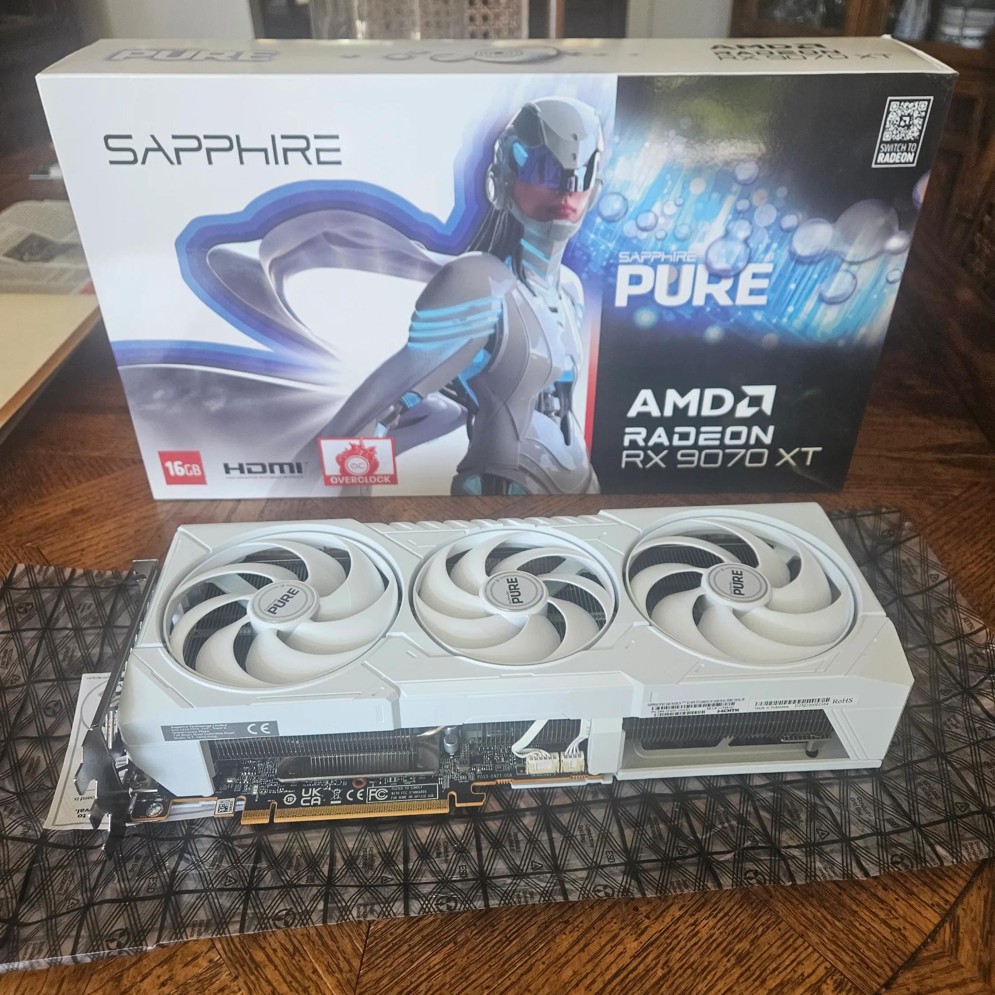 AMD Radeon RX 9070 XT 16GB, SAPPHIRE PURE, WHITE, Lightly used ( 1 month )