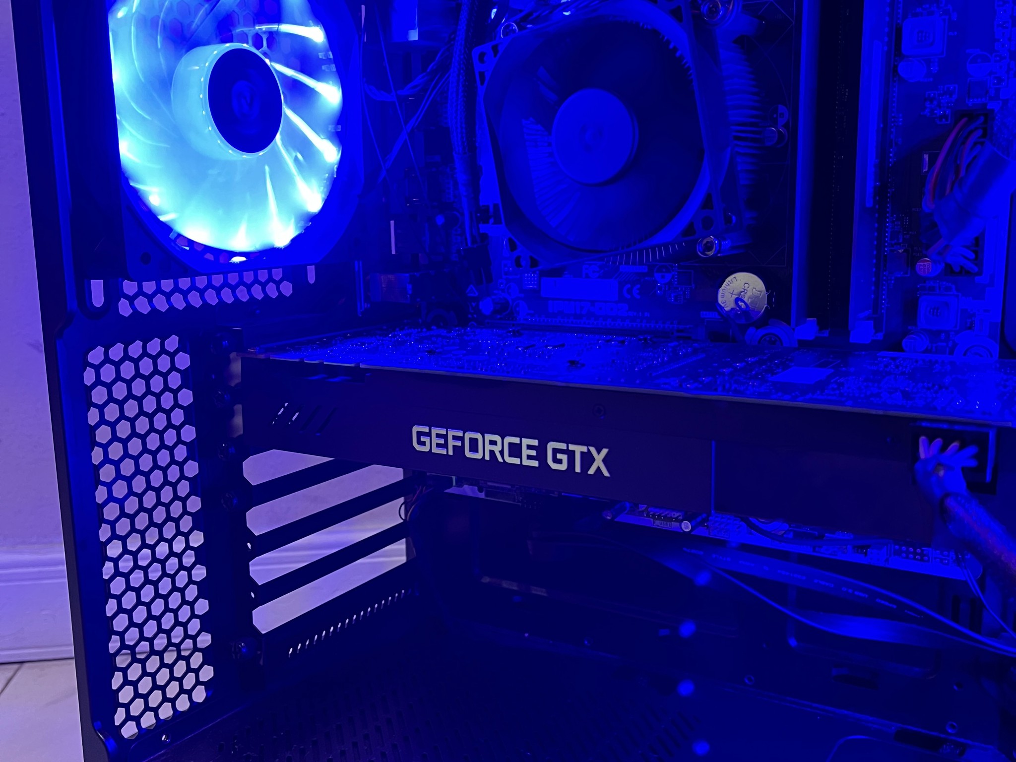 🔥NVIDIA GTX 1070, Intel i5-7400, 1 TB Storage, 12 GB RAM, High Performance RGB Gaming PC w/ Remote🟢