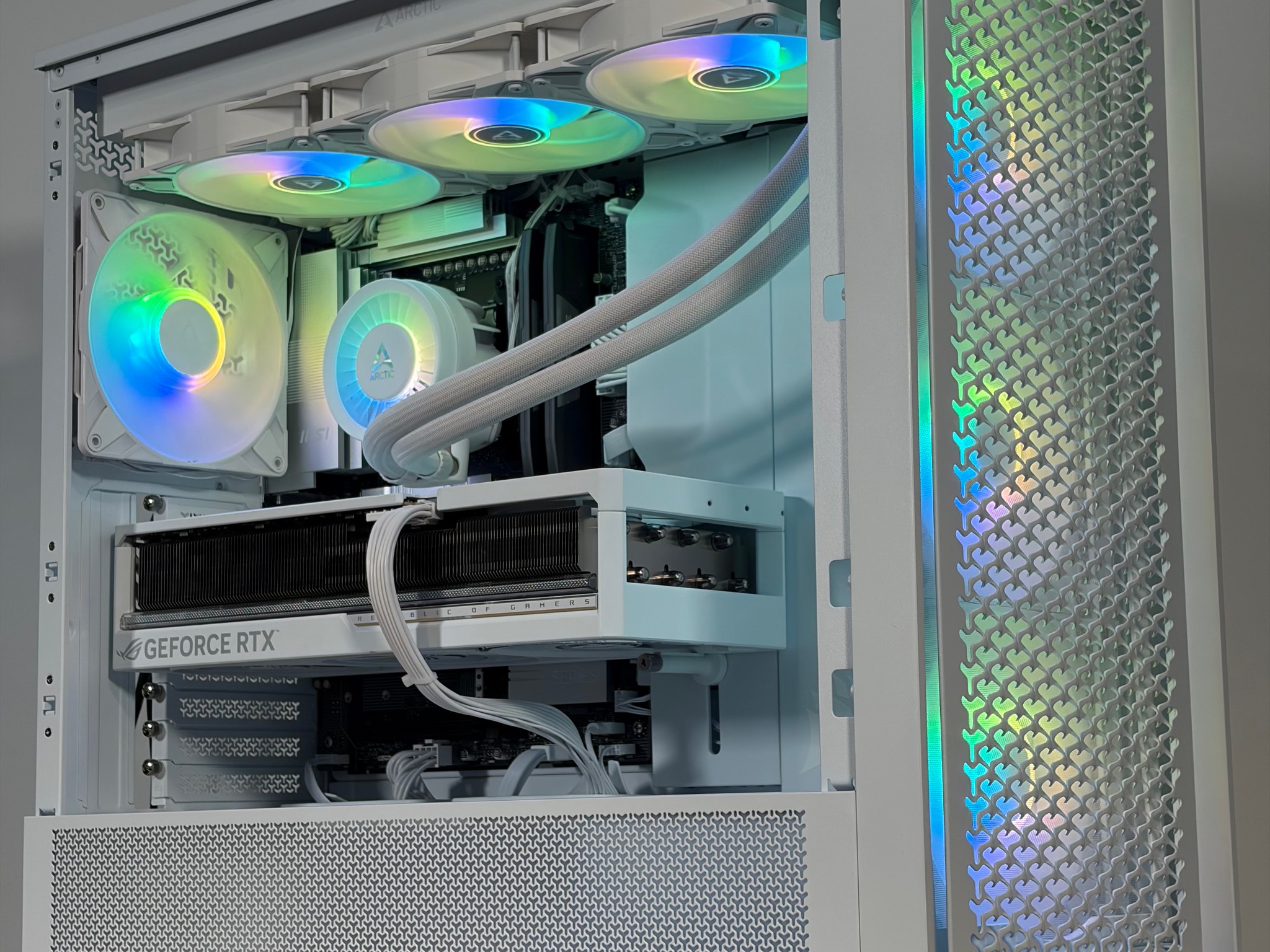 GeForce RTX 5090 Custom Gaming PC - Ryzen 7 9850X3D,