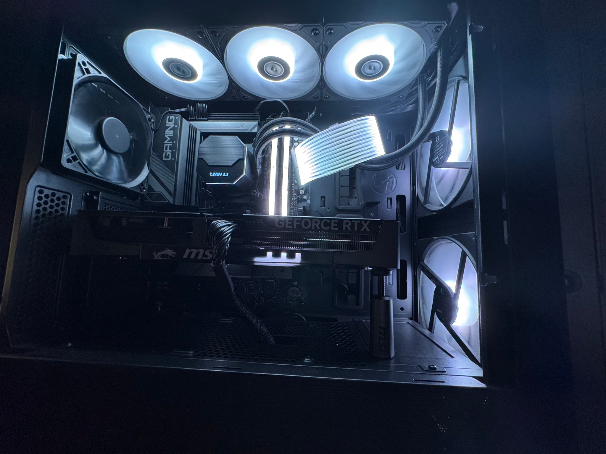 / RTX 5070TI / R7 9700X  /4K MONSTER / 32GB DDR5 / 2TB SSD