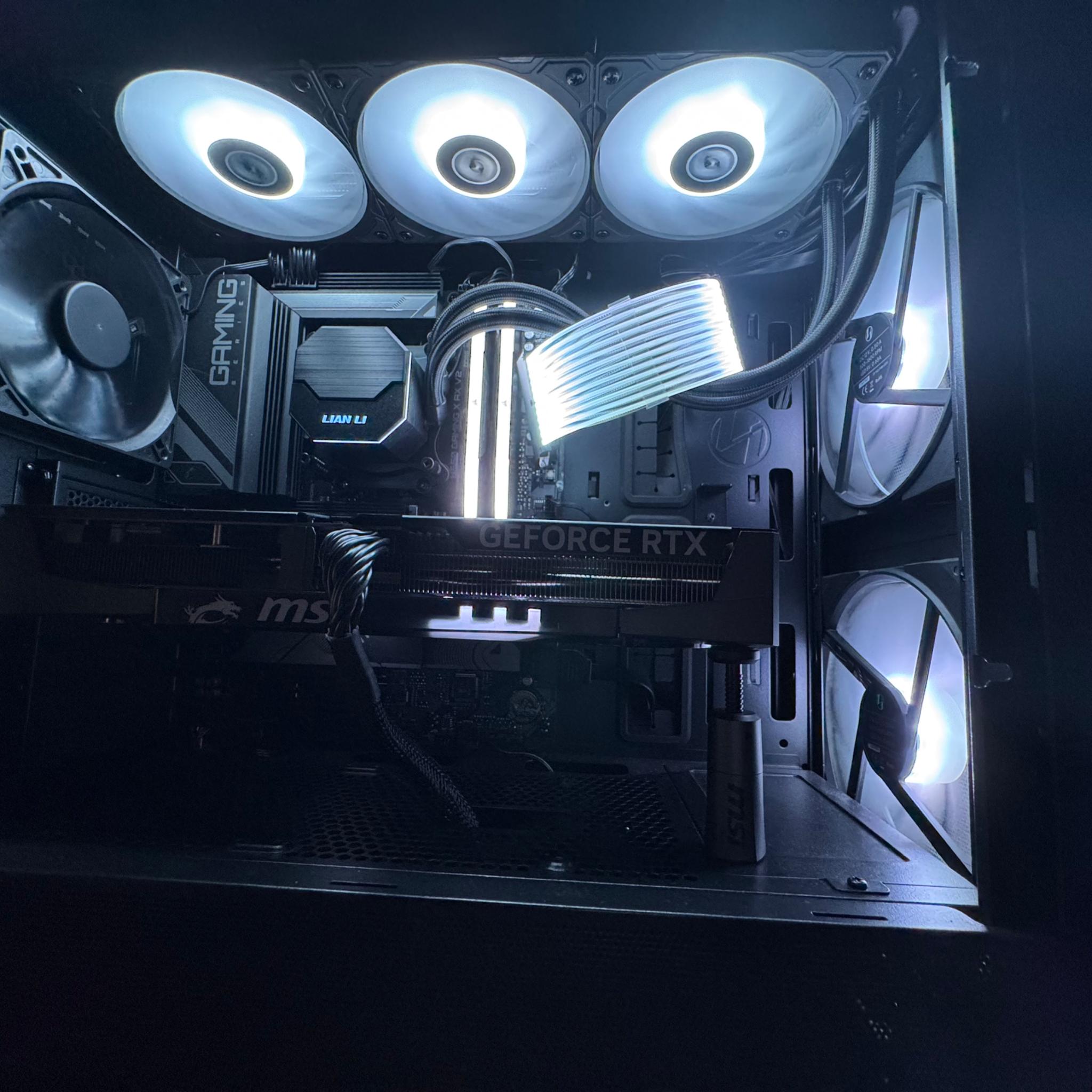 / RTX 5070TI / R7 9700X  /4K MONSTER / 32GB DDR5 / 2TB SSD