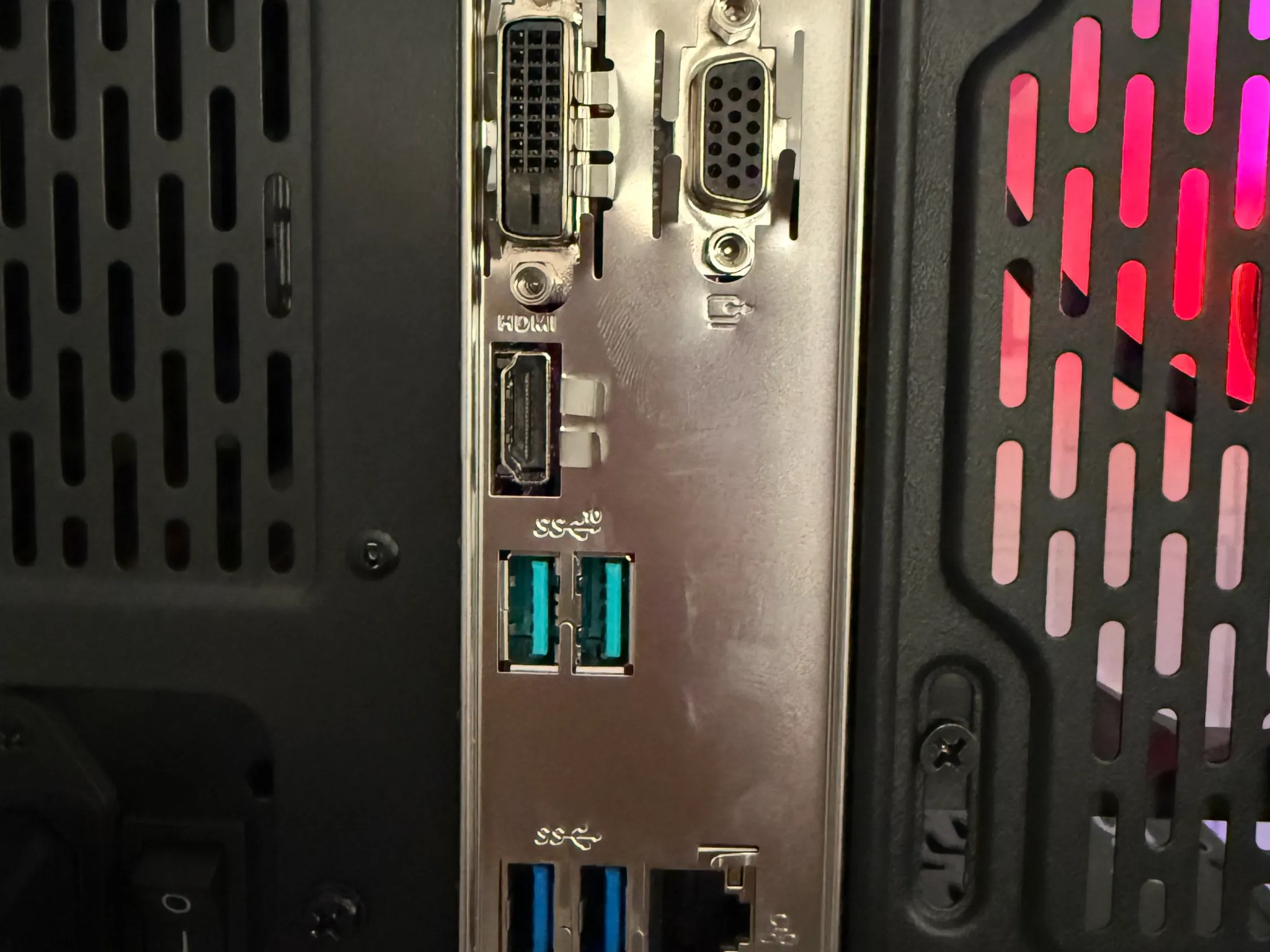 GTX 1080 Ti + Ryzen 5 5500 - 32GB RAM - 1TB NVMe - Windows 11 Pro