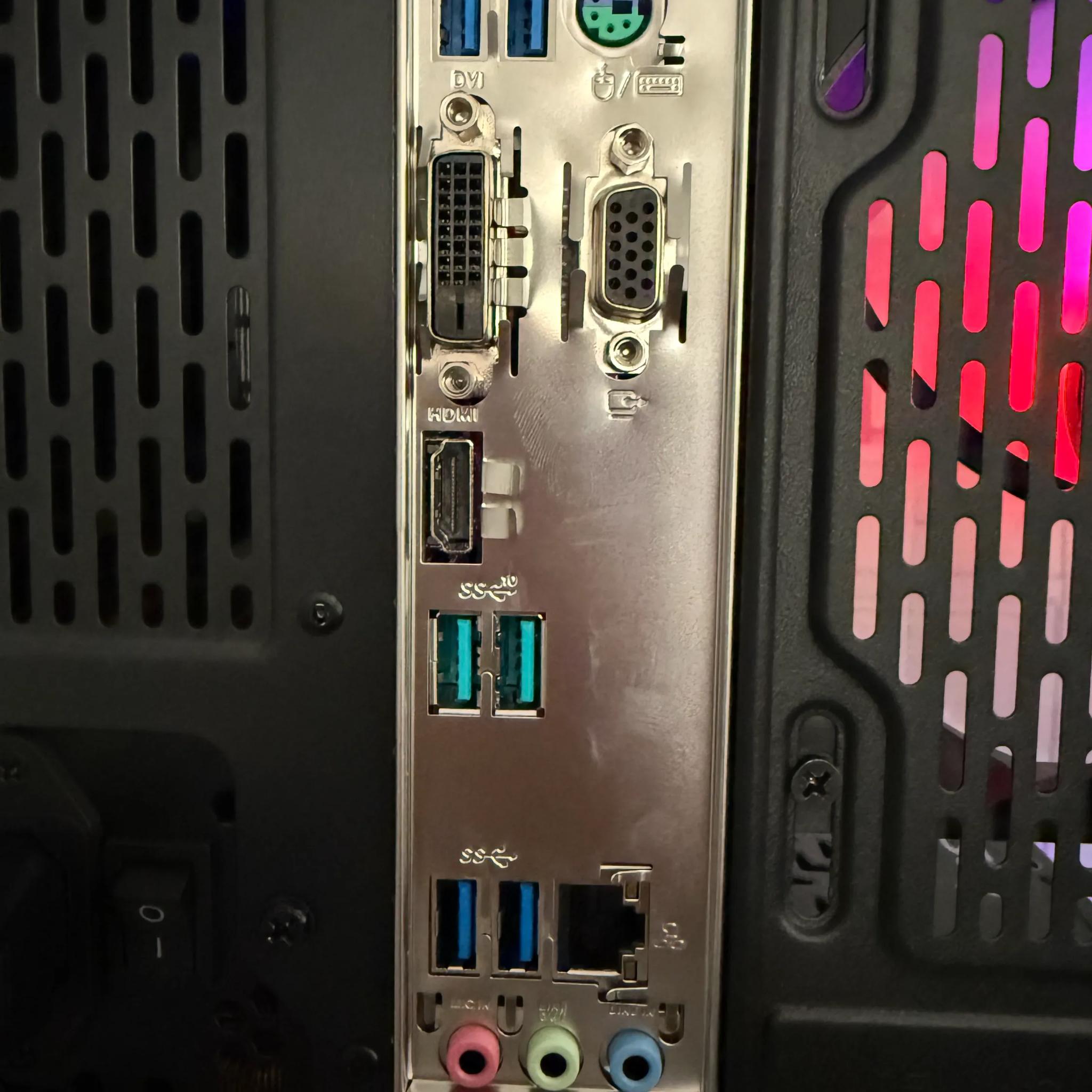 GTX 1080 Ti + Ryzen 5 5500 - 32GB RAM - 1TB NVMe - Windows 11 Pro