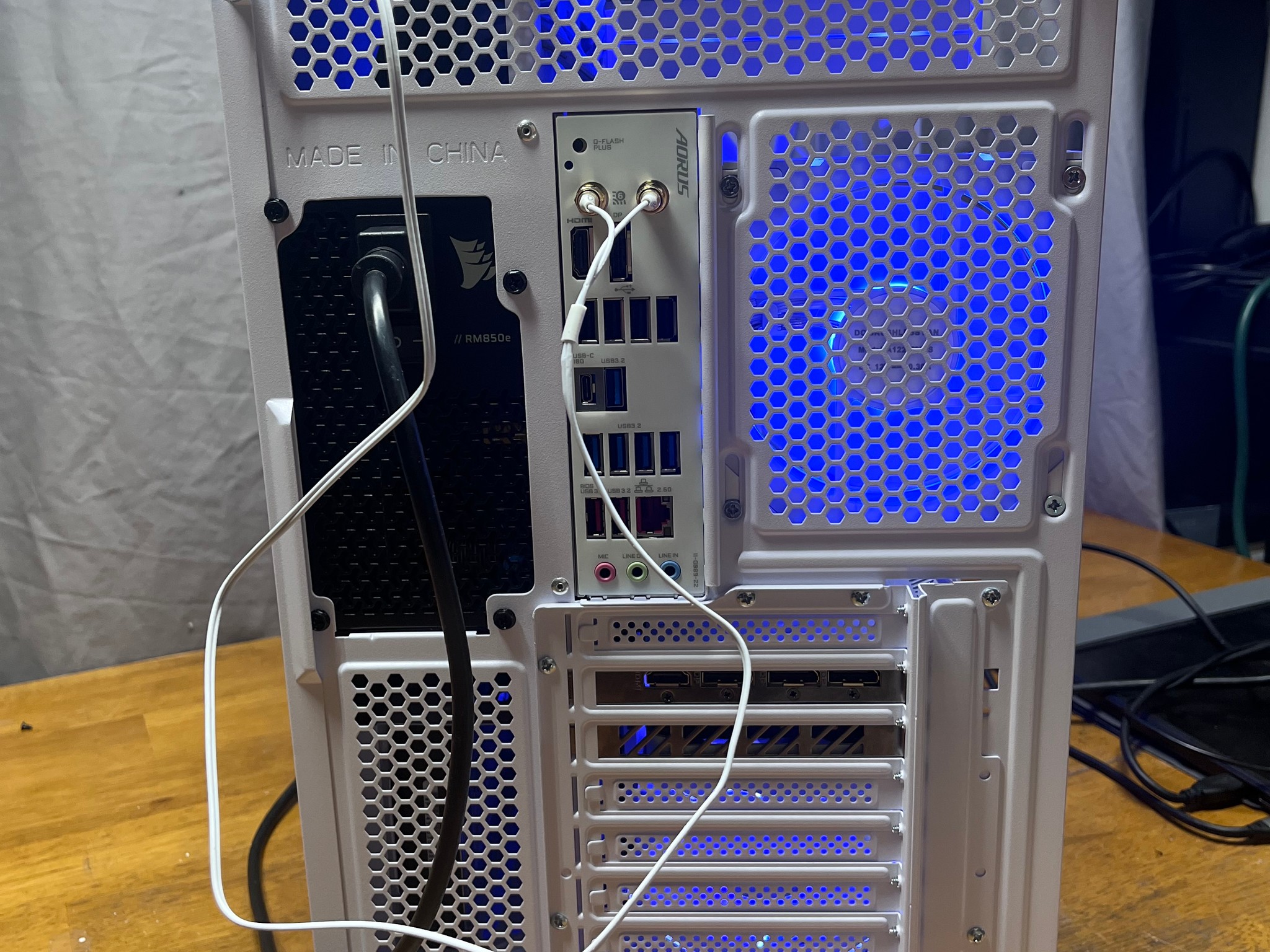 RTX 4070 TI SUPER | Ryzen 7 9800X3D | 32GB RAM | 6TB STORAGE | White Gaming PC
