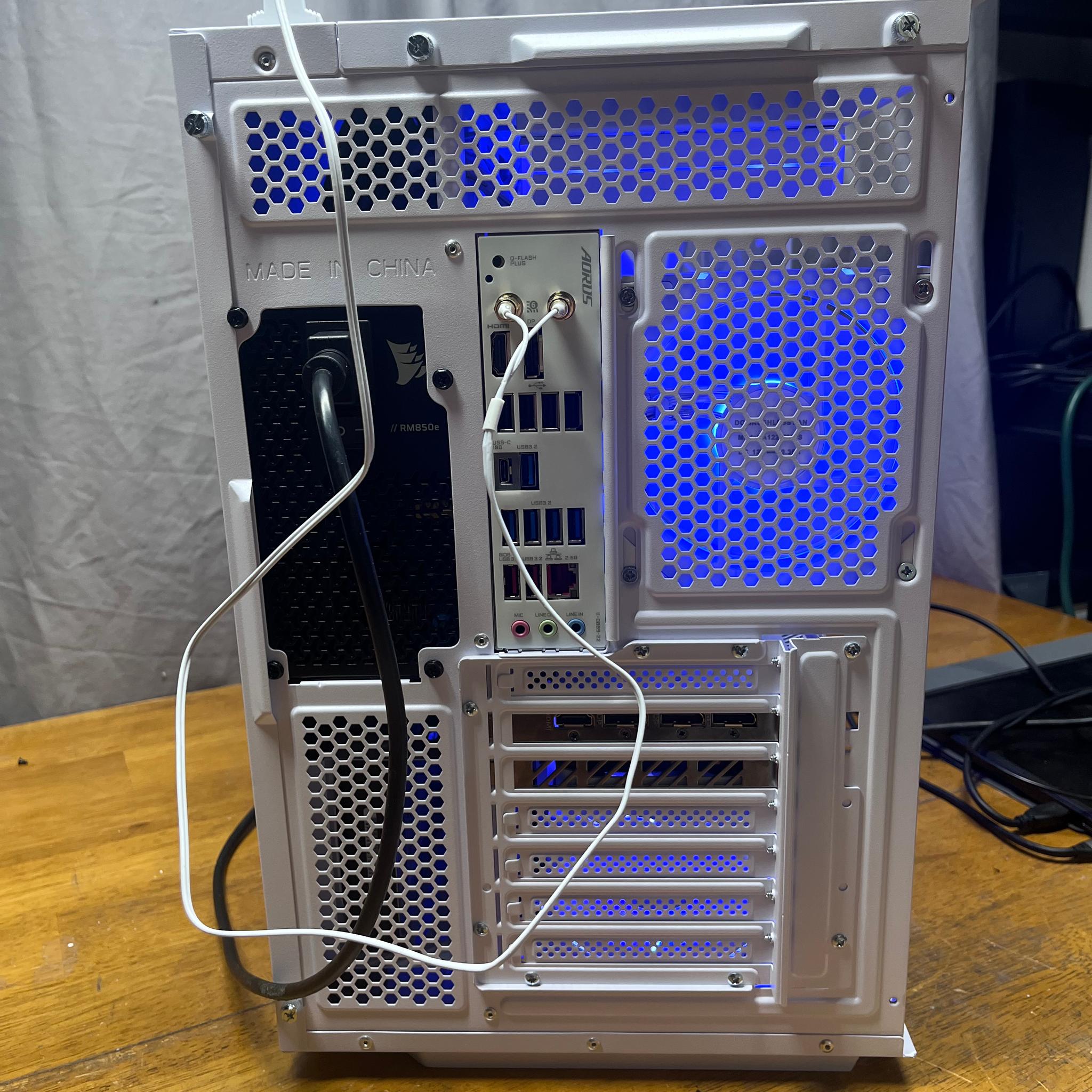 RTX 4070 TI SUPER | Ryzen 7 9800X3D | 32GB RAM | 6TB STORAGE | White Gaming PC