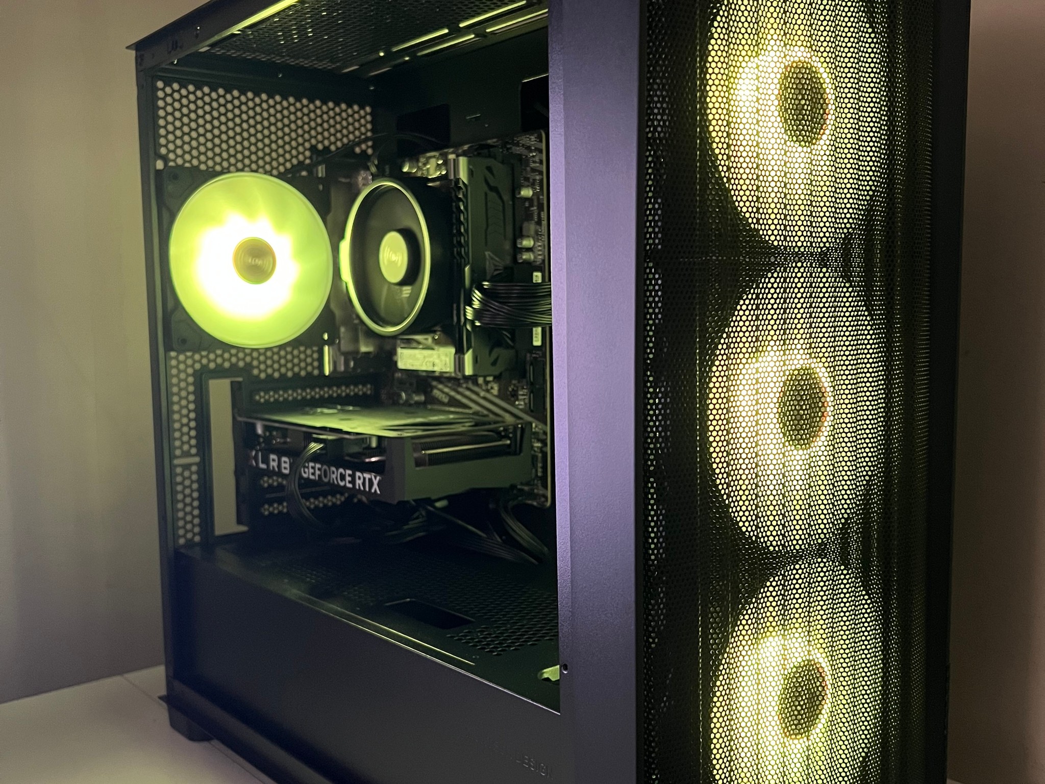 RTX 4060 | Ryzen 5 5500 | 16GB DDR4-4000mhz | 1TB NVMe SSD | 1080p/1440p Gaming PC