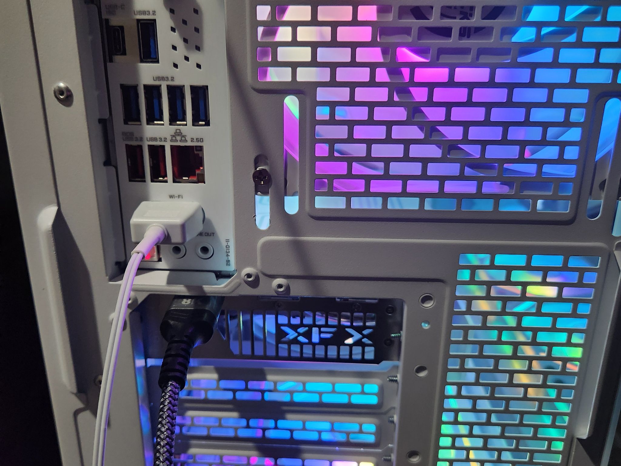 [ALL-WHITE/ICE GAMING PC] Ryzen 7 7800X3D | 4TB NVMe | 32GB DDR5 | Wi-Fi 7