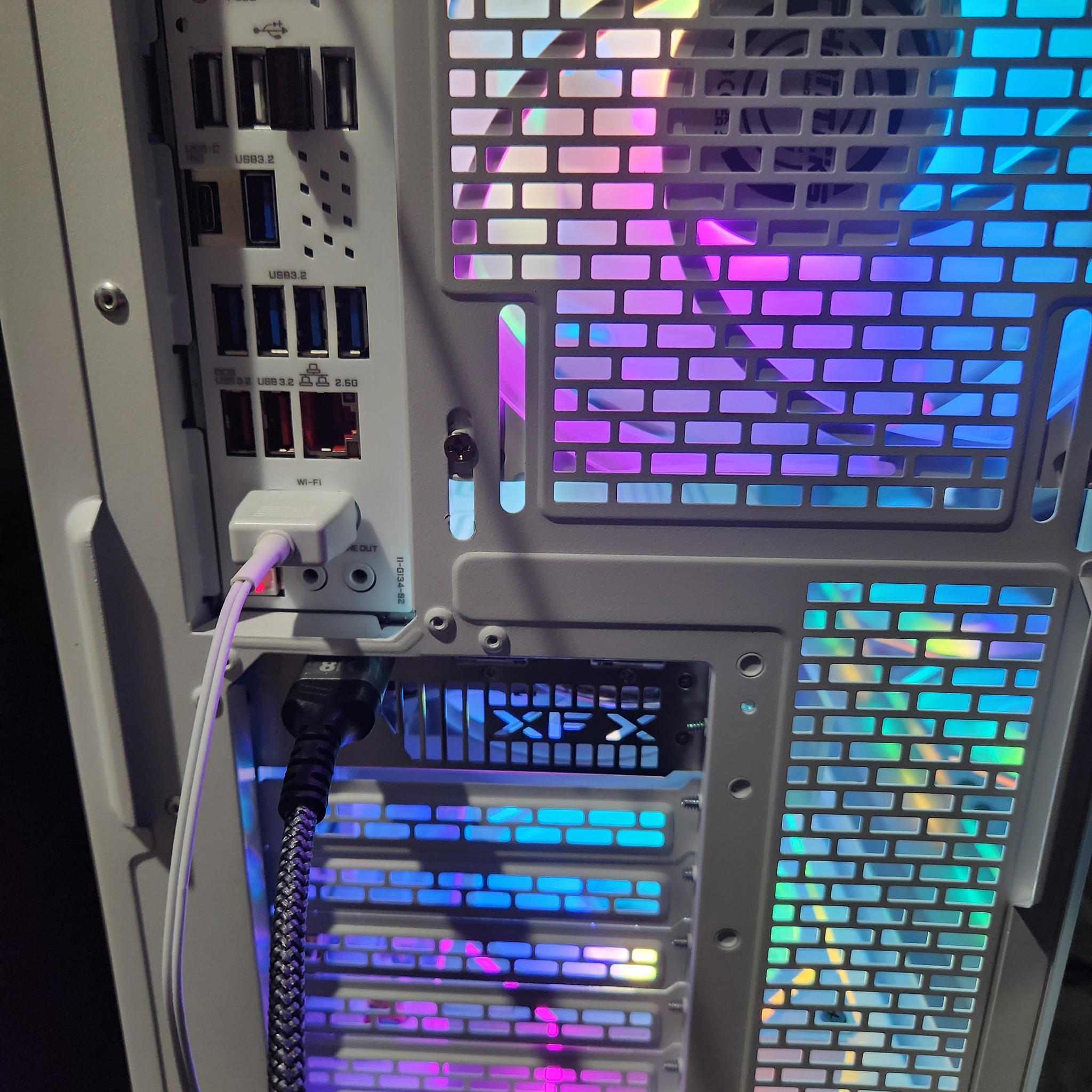[ALL-WHITE/ICE GAMING PC] Ryzen 7 7800X3D | 4TB NVMe | 32GB DDR5 | Wi-Fi 7