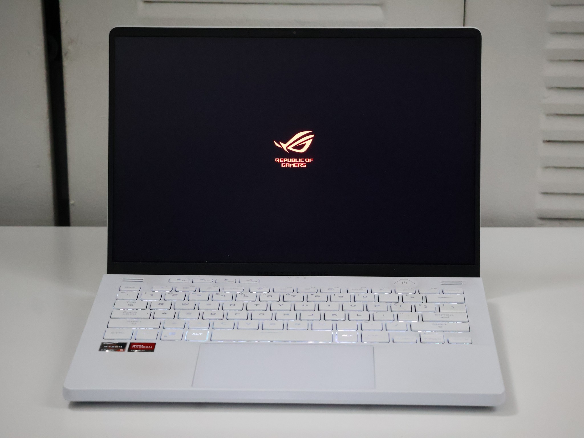ASUS ROG Zephyrus G14 GA402RJ Ryzen 9 6900HS RX 6700S 16GB DDR5 512GB SSD