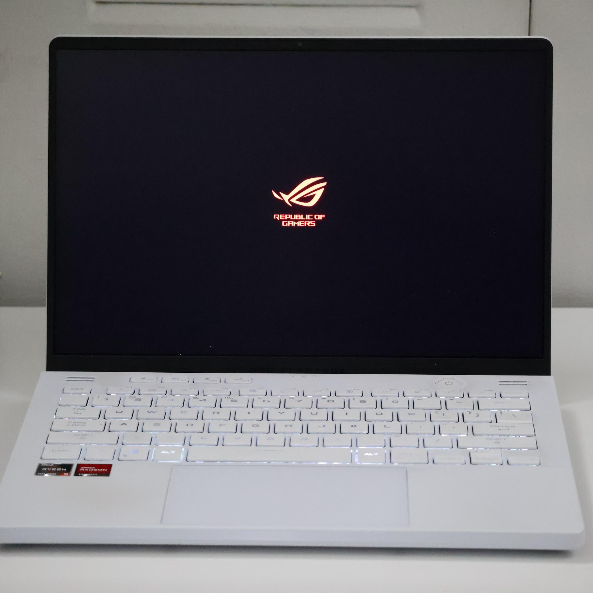 ASUS ROG Zephyrus G14 GA402RJ Ryzen 9 6900HS RX 6700S 16GB DDR5 512GB SSD