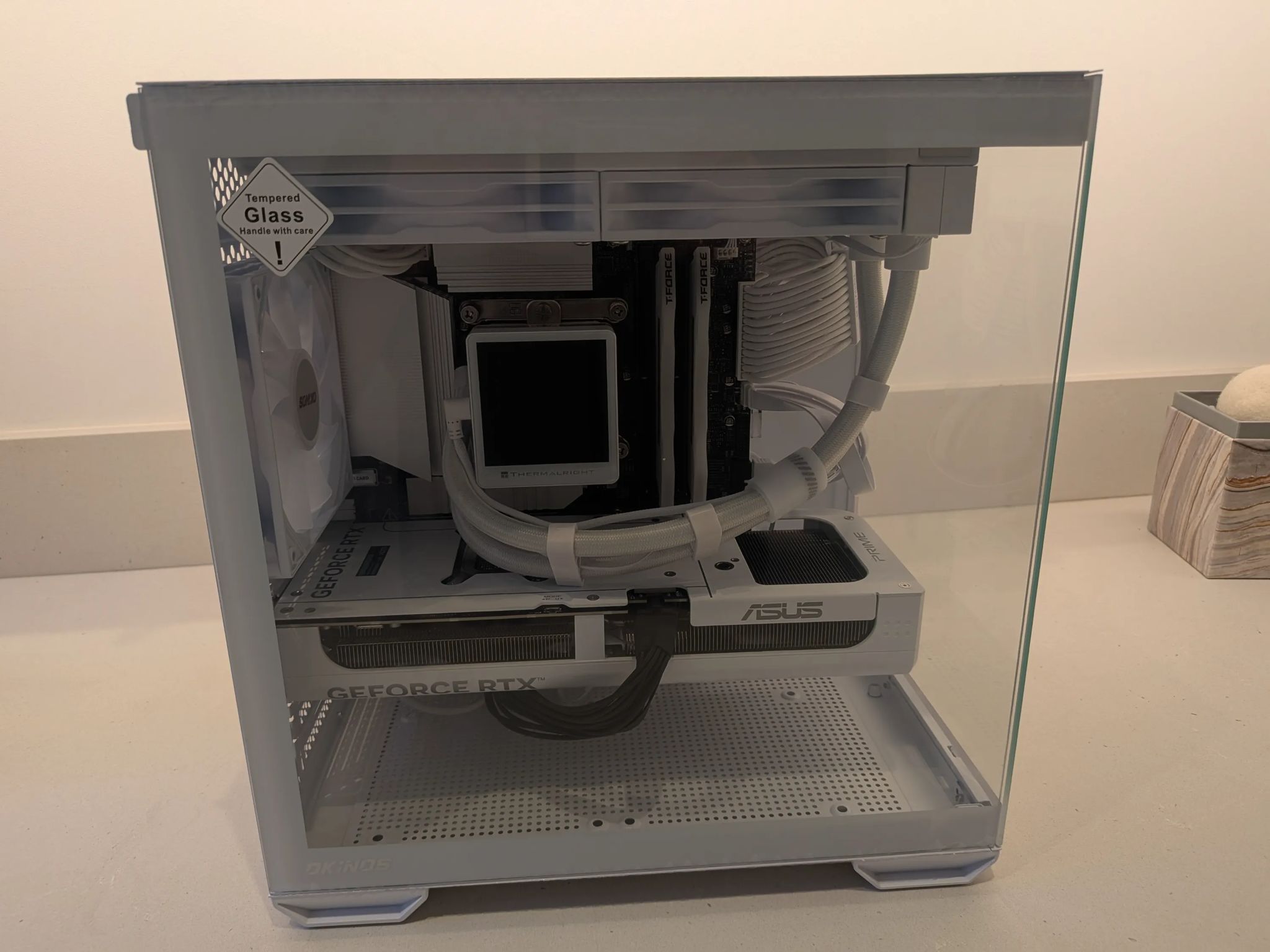 Huntr/x Ice - RTX 5070, Intel Core Ultra 7 265K, 32 GB DDR5, 2 TB Gen 4 NVME, Liquid Cooled, RGB