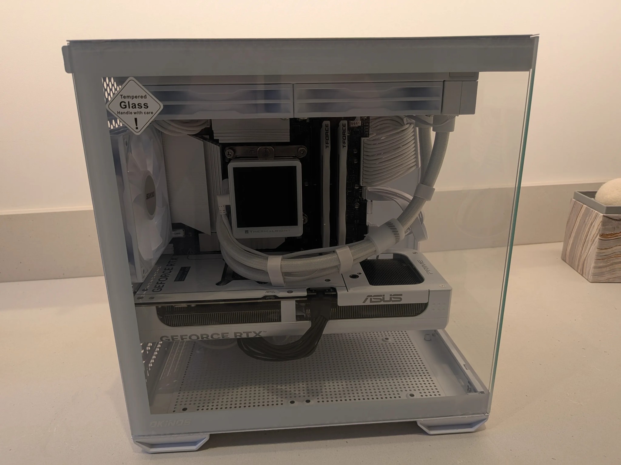 Huntr/x Ice - RTX 5070, Intel Core Ultra 7 265K, 32 GB DDR5, 2 TB Gen 4 NVME, Liquid Cooled, RGB