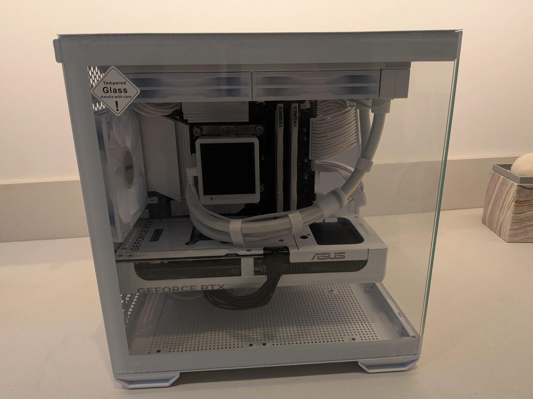 Huntr/x Ice - RTX 5070, Intel Core Ultra 7 265K, 32 GB DDR5, 2 TB Gen 4 NVME, Liquid Cooled, RGB