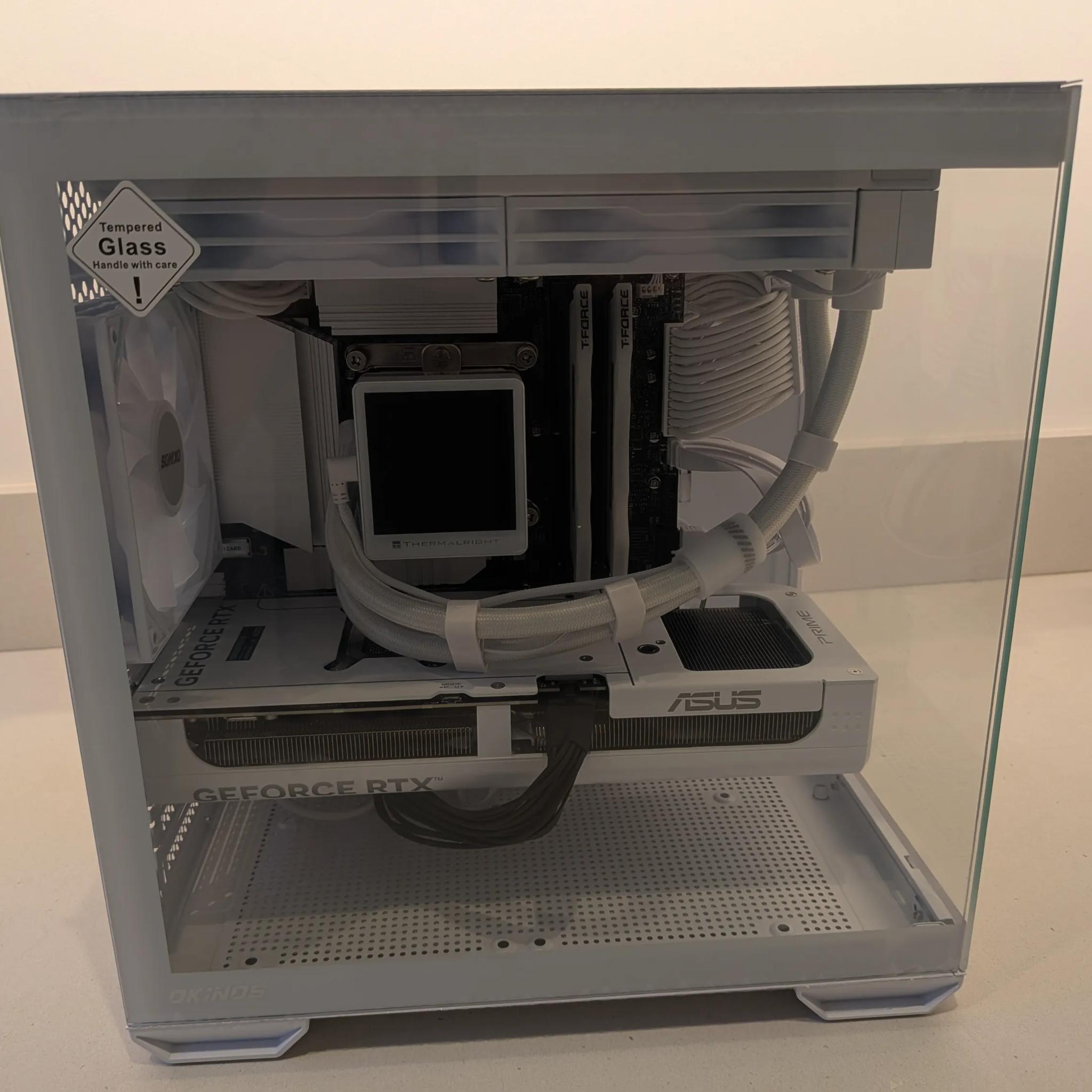 Huntr/x Ice - RTX 5070, Intel Core Ultra 7 265K, 32 GB DDR5, 2 TB Gen 4 NVME, Liquid Cooled, RGB