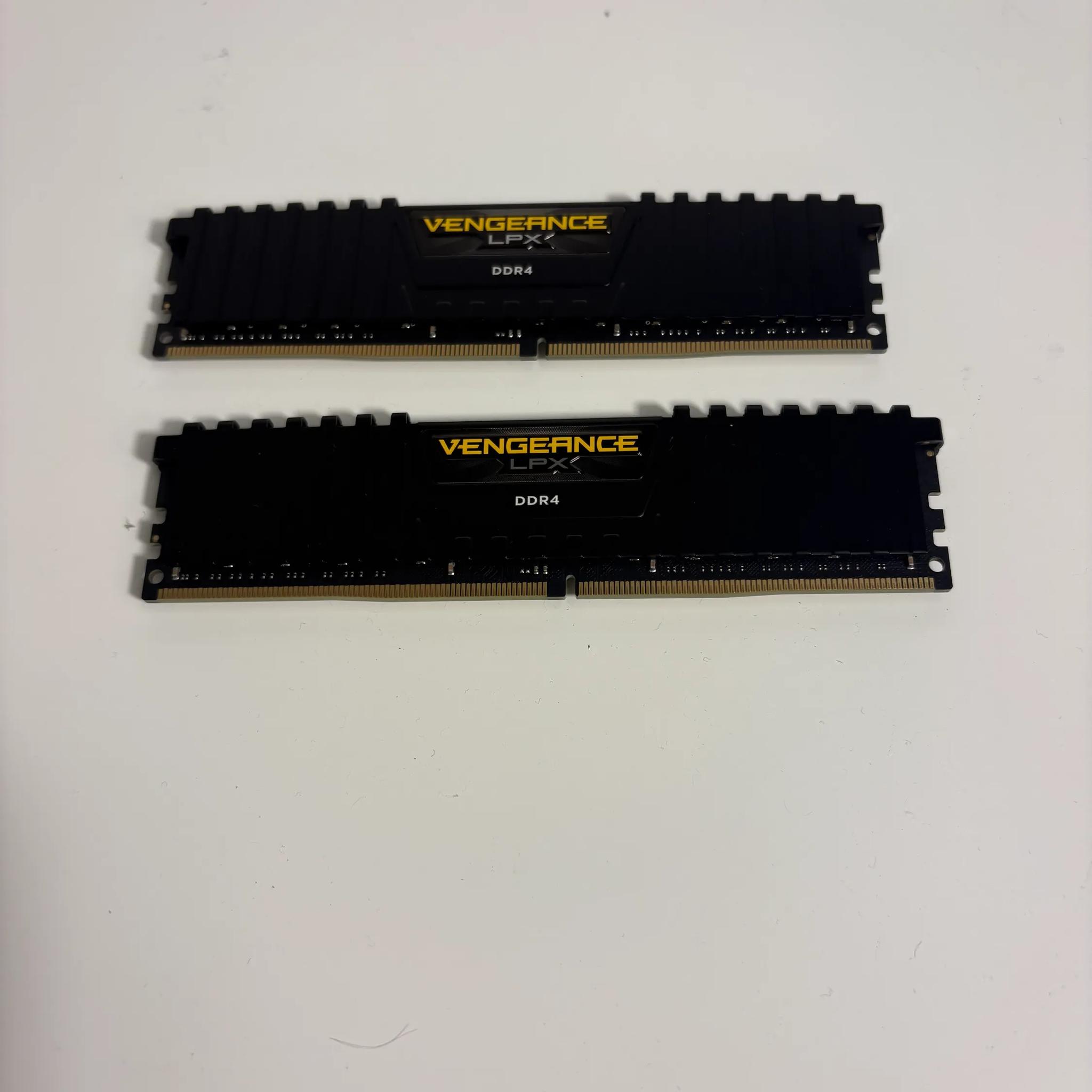 2x16GB Corsair Vengeance DDR4 Memory