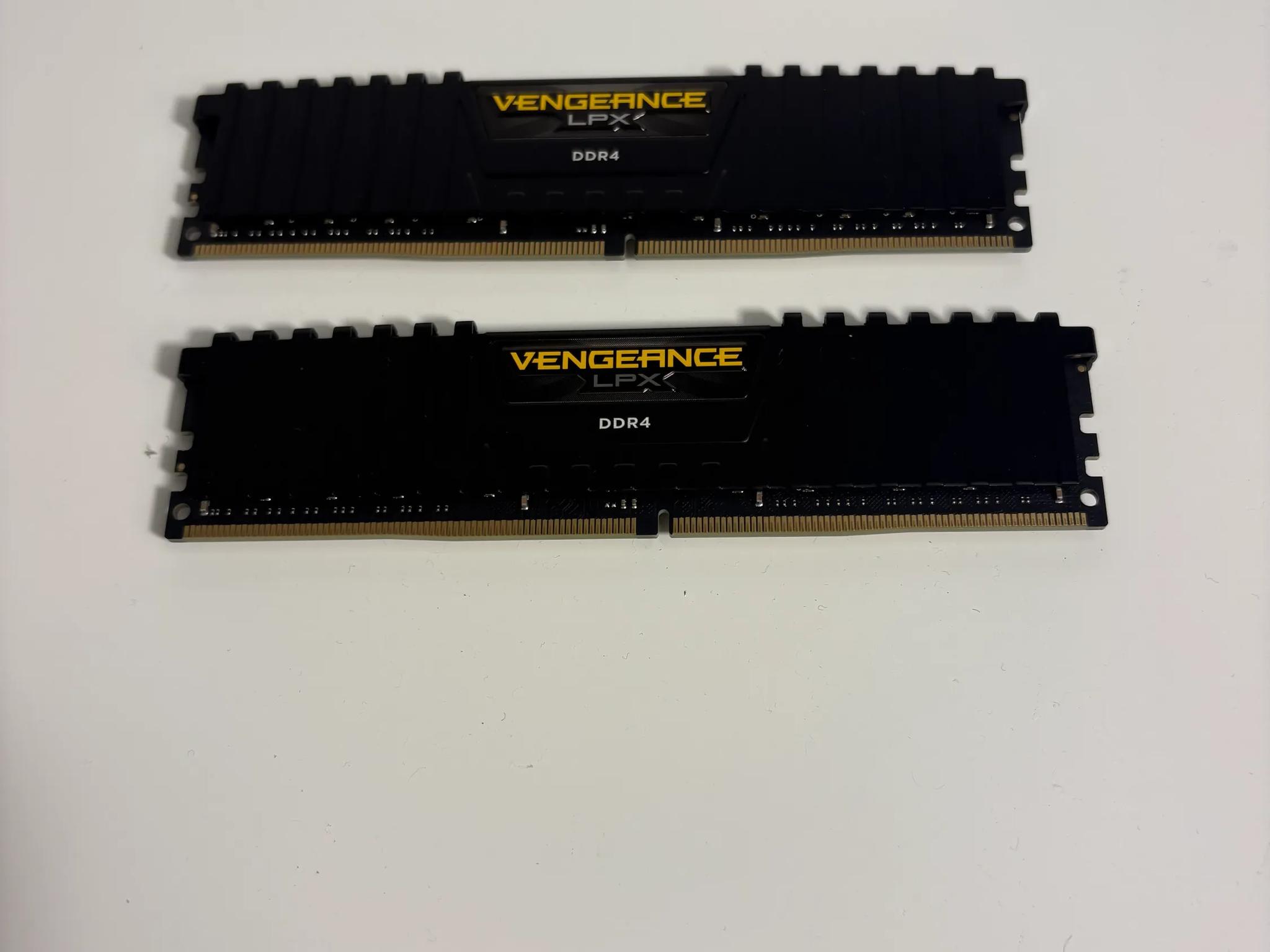2x16GB Corsair Vengeance DDR4 Memory