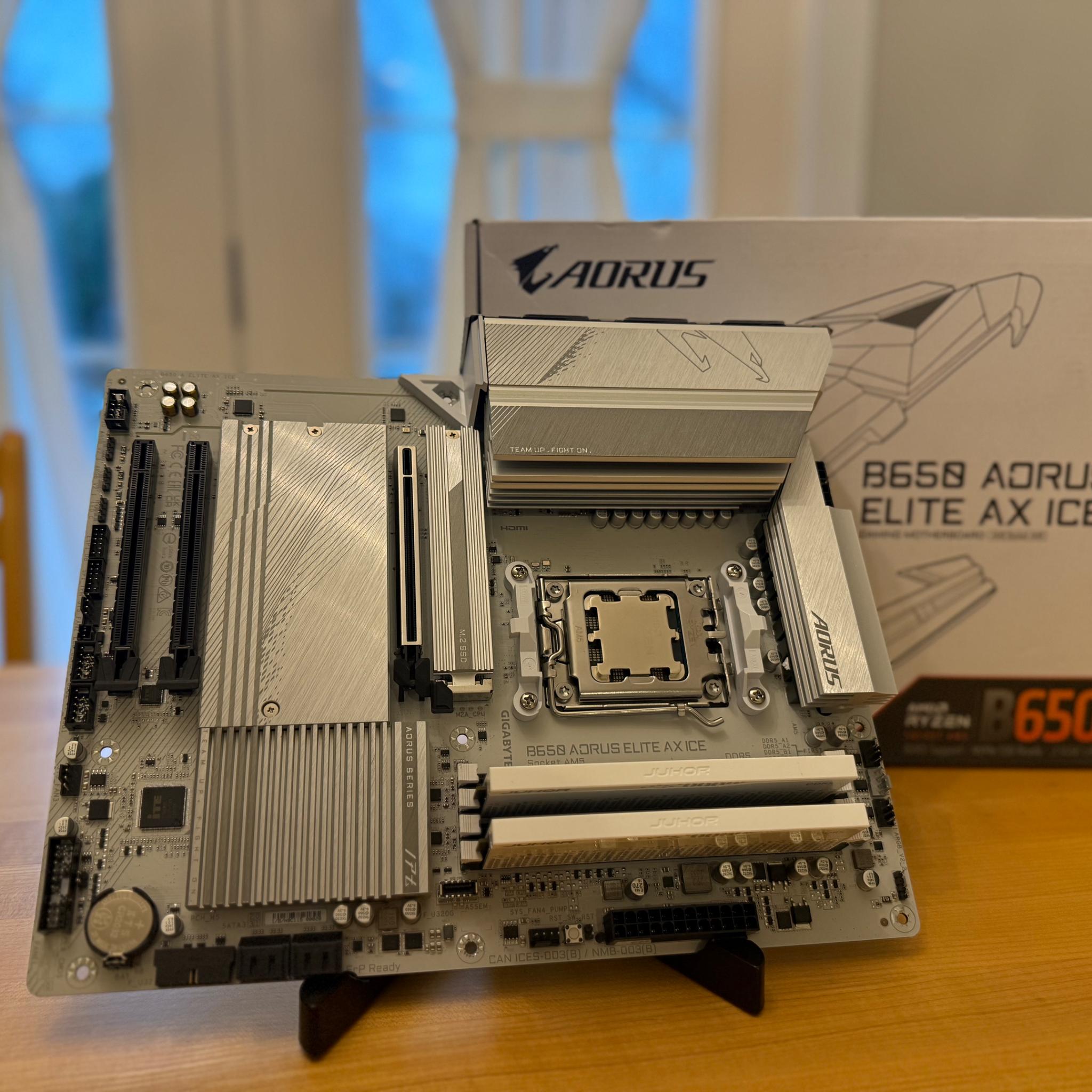 ⚪️❄️| Ryzen 9 7950x3d, 32gb DDR5, AM5 Gigabyte B650 Elite Ice AX Bundle! Fully tested, like new