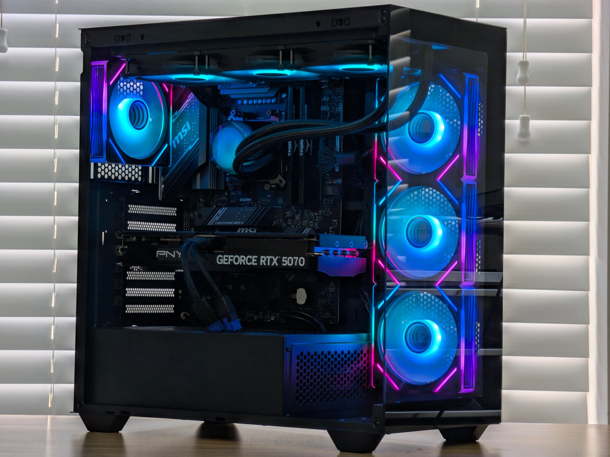 🩵🖤Ryzen 7 7800x3D | RTX 5070 | 32GB DDR5 | 2TB SSD | Gaming PC🖤🩵