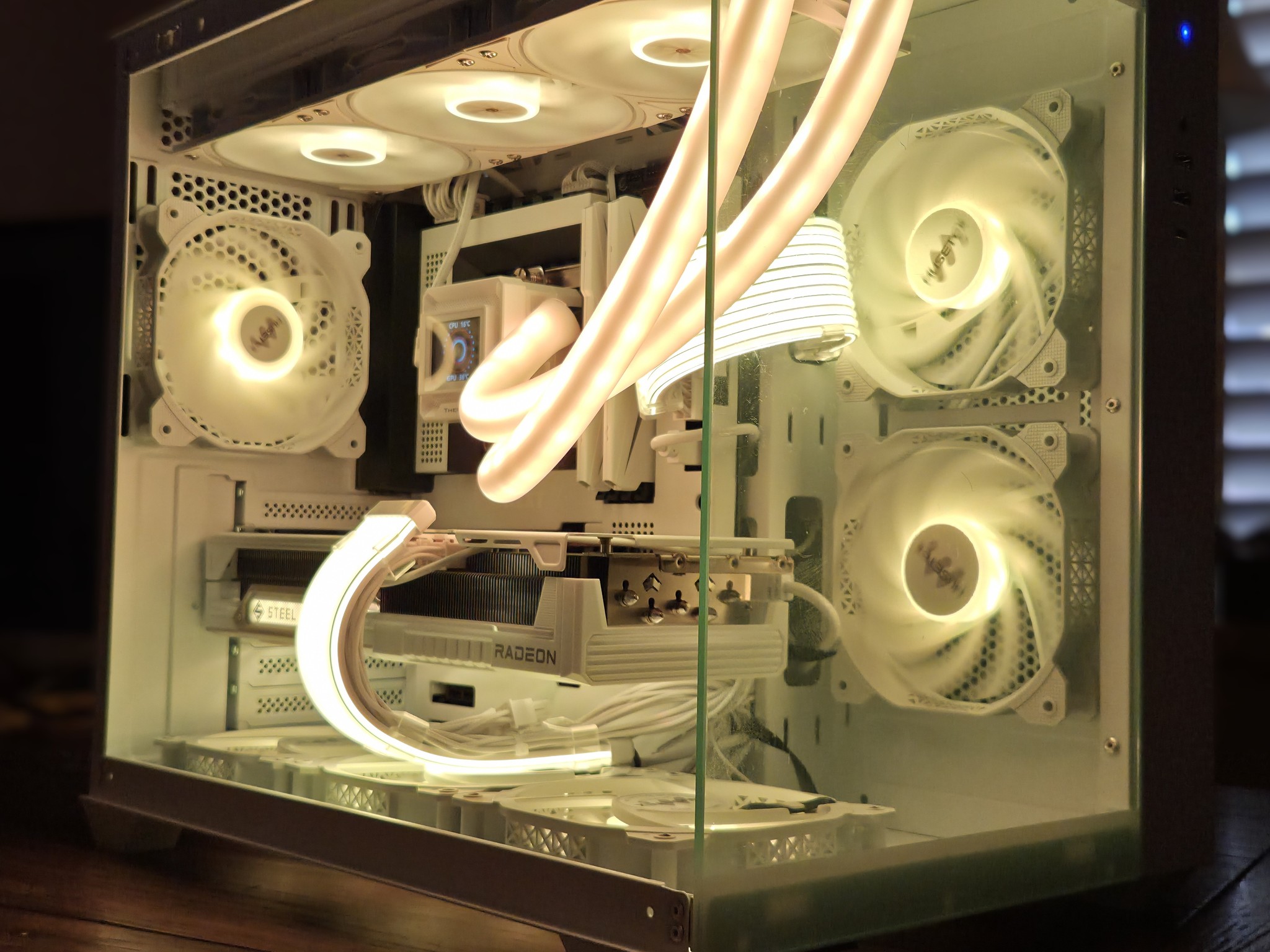 Blizzard! ❄️ | RX 9070 XT Gaming PC | Intel i5-14600K | 32GB DDR5 | 1TB Gen4 NVMe | 2" LCD Display!