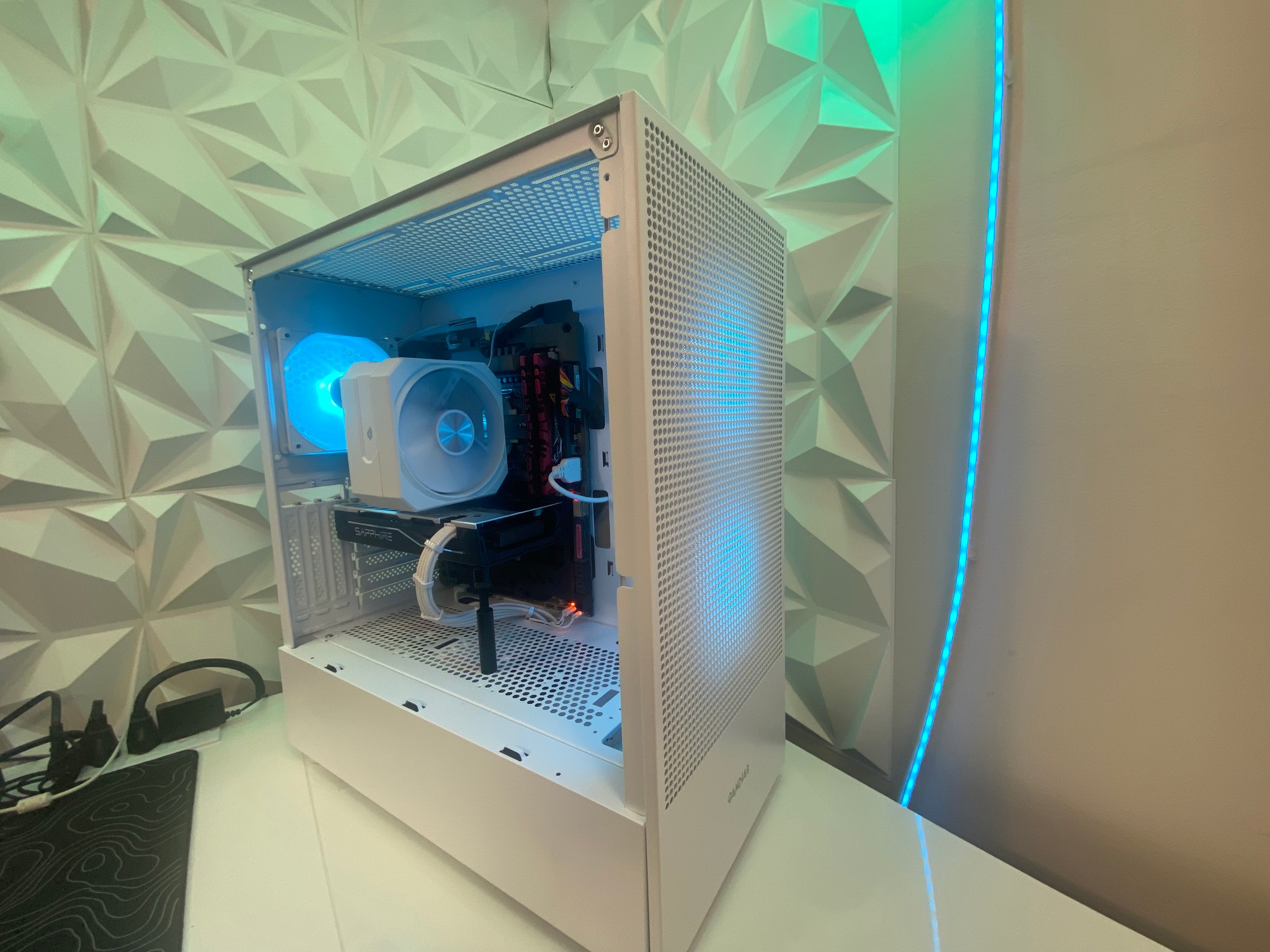 White RGB Gaming PC | RX 580 8GB | intel i7 5820K | 512GB SSD | 16GB RAM | WiFi & Bluetooth