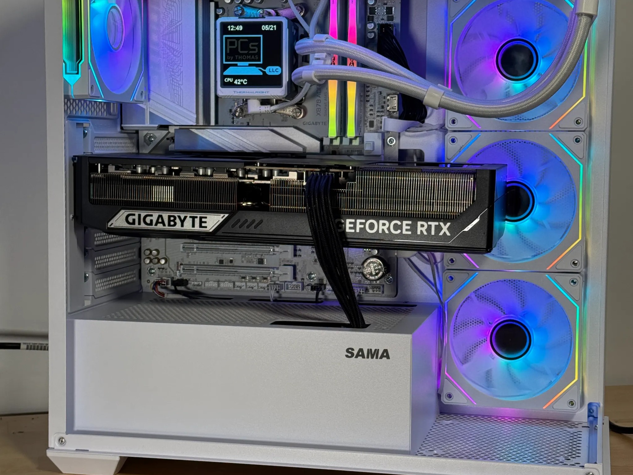 RTX 5090 Ryzen 7 9800X3D Gaming PC