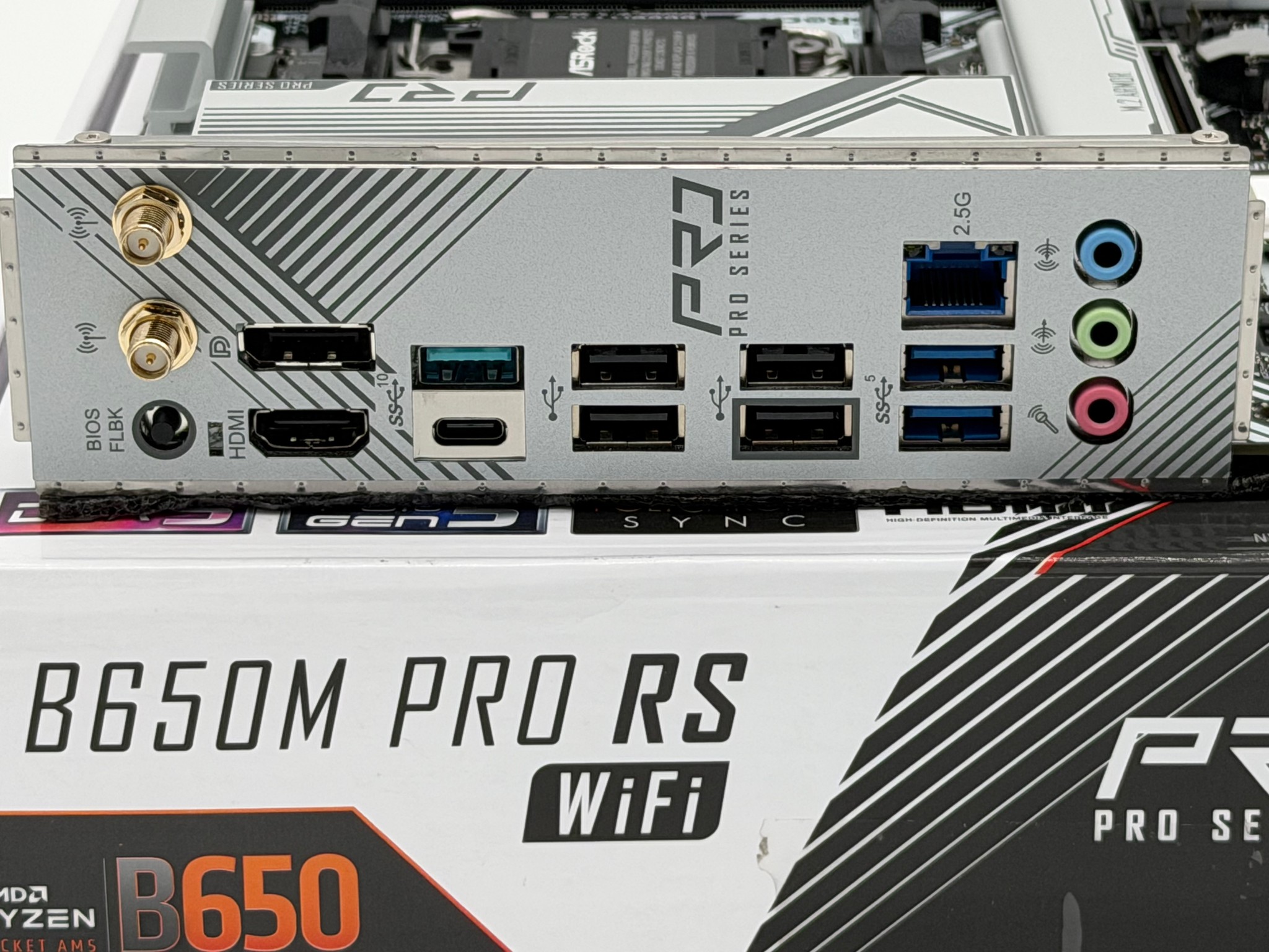 ASRock B650M Pro RS WiFi + Crucial T500 1TB + Windows 11 Setup