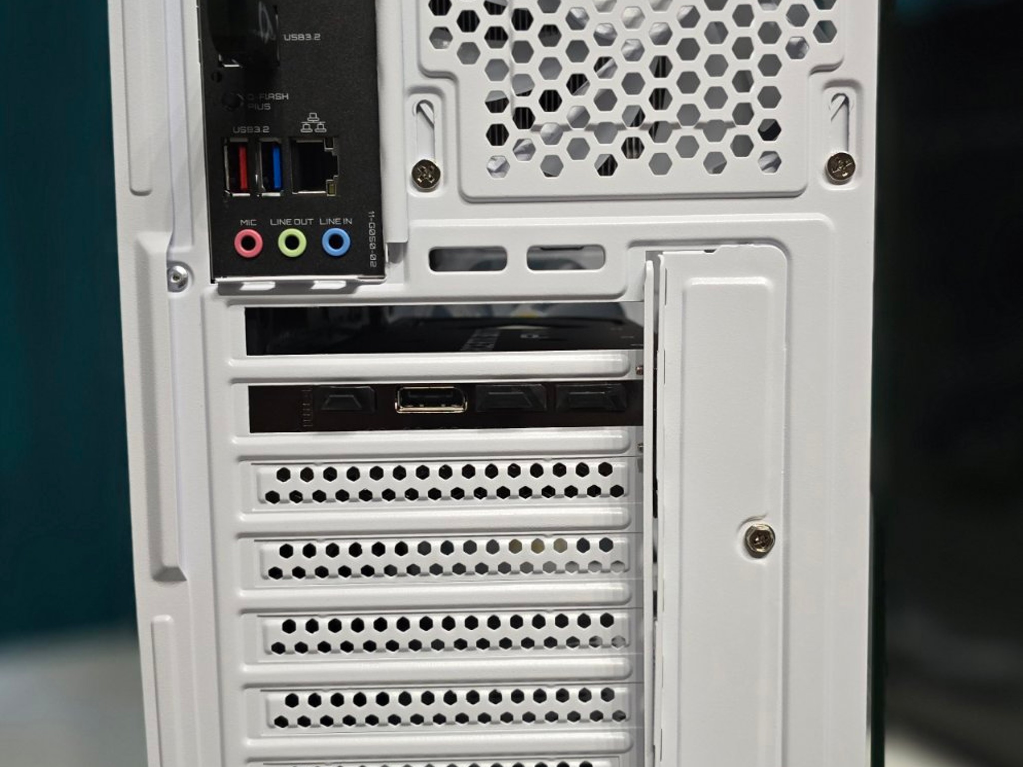 RTX 5060TI 16GB|RYZEN 7 5800XT |32GB DDR4 | 1T NVMe | The Mid-Range Beast RTX