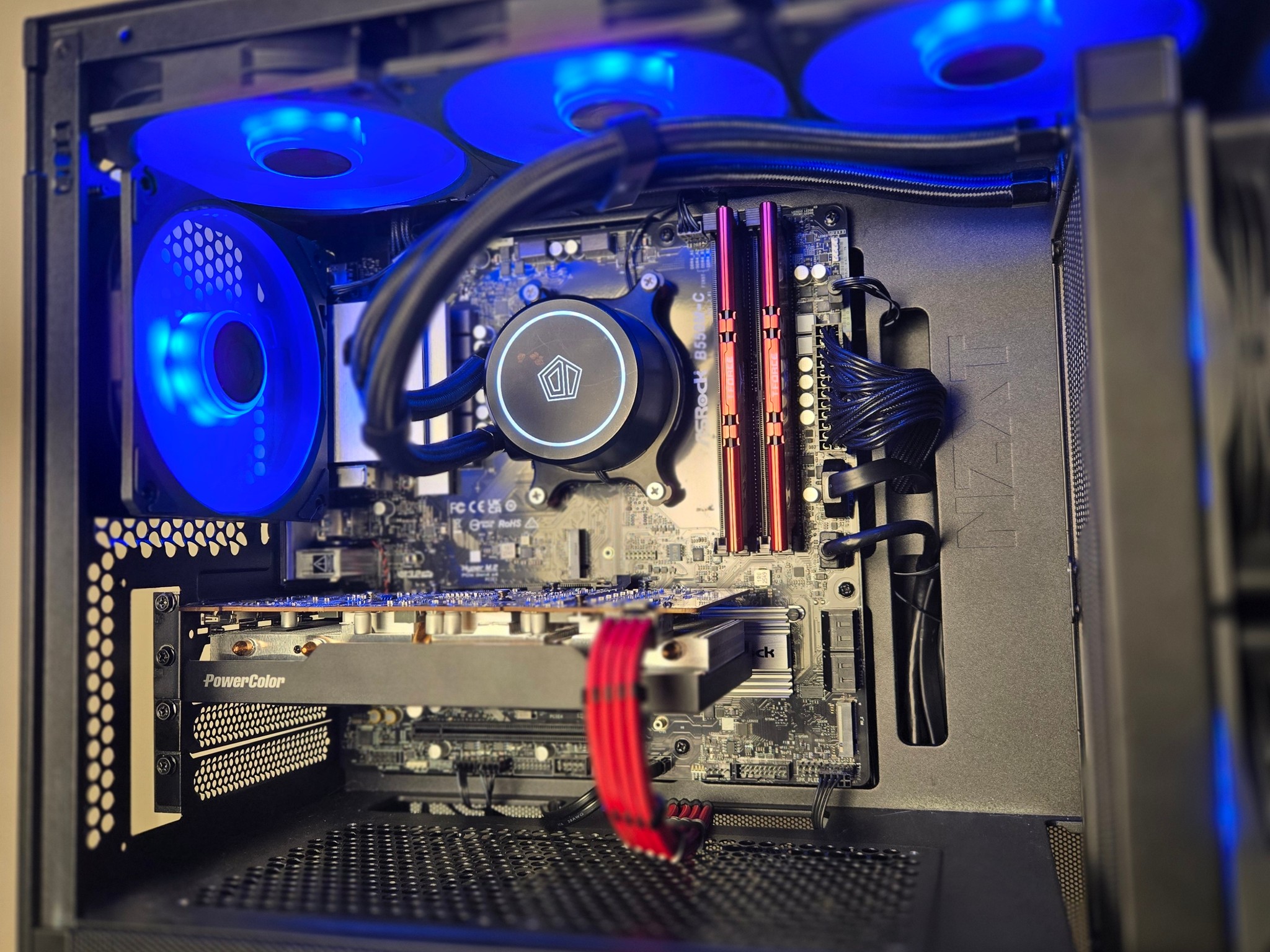 RX 6650 XT | Ryzen 5 5600 | 16gb DDR4 | 1tb Storage👏🏽
