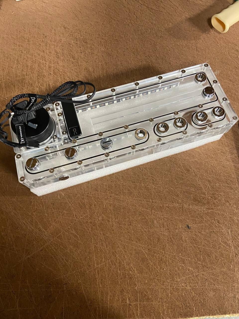 Alphacool Core Distro Plate 360 Right with VPP Pump (15479)