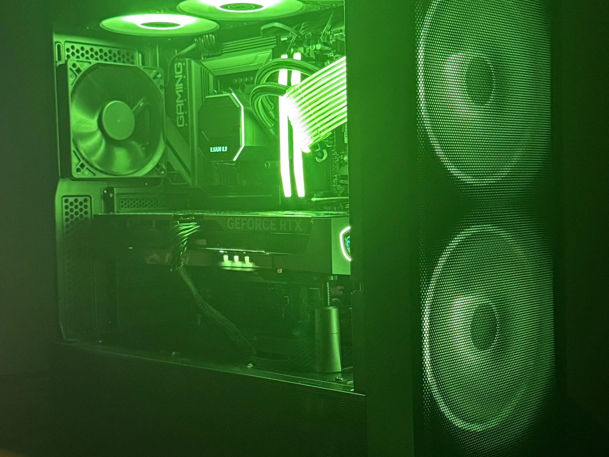 / RTX 5070TI / R7 9700X  /4K MONSTER / 32GB DDR5 / 2TB SSD