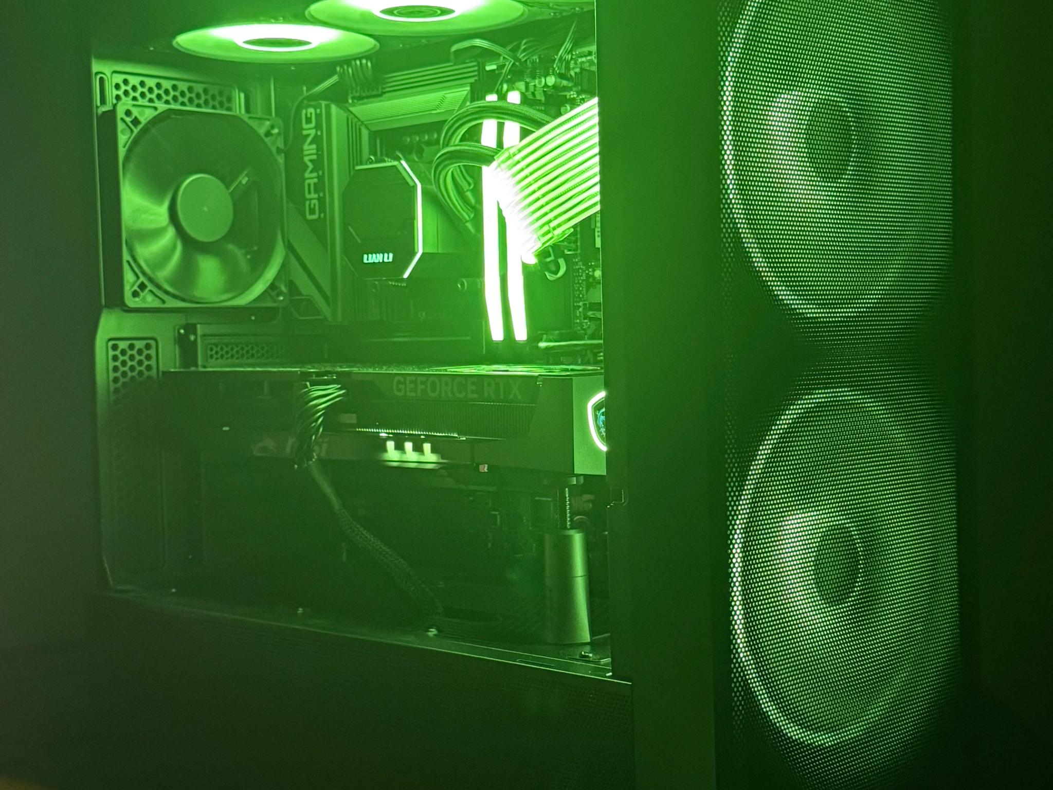 / RTX 5070TI / R7 9700X  /4K MONSTER / 32GB DDR5 / 2TB SSD