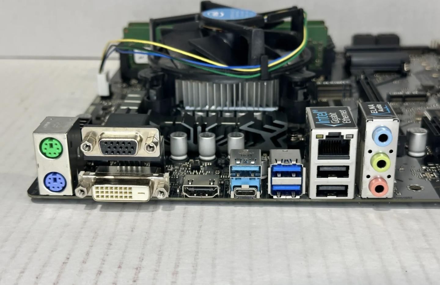 ASRock H370M Pro4 Micro-ATX Motherboard + i3-8100 + 16GB