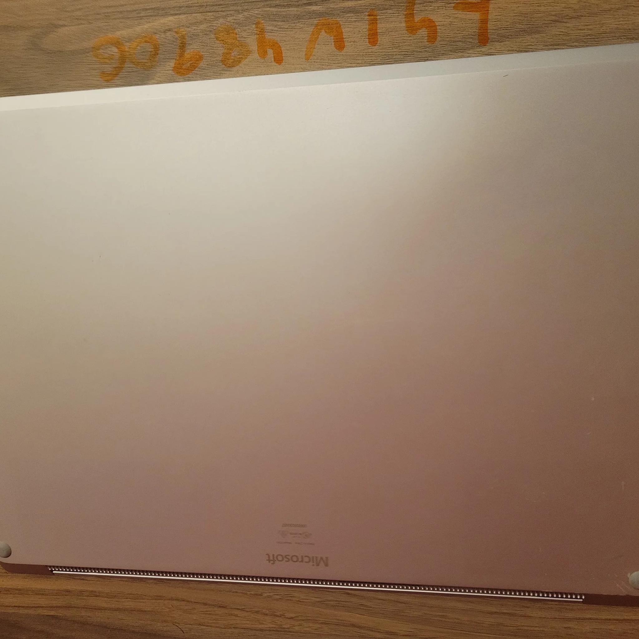 Microsoft Surface Laptop 2 - intel i7 - 512gb - 16gb ram - 13.5" touch screen
