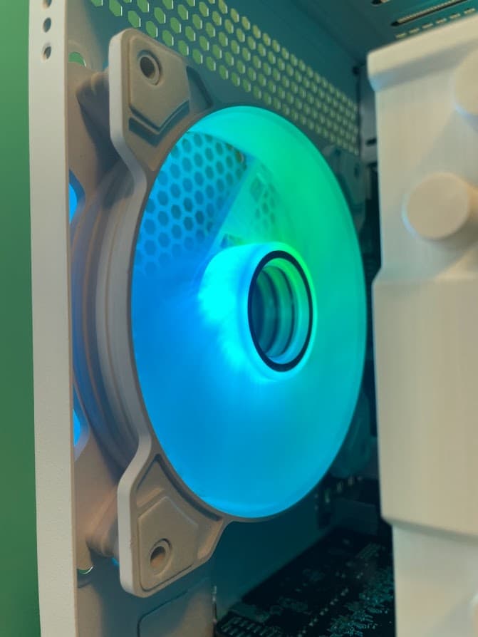 RGB White Gaming PC| Intel i5 / Amd RX580 / 8GB / 1TB Win 10 Pro WiFi