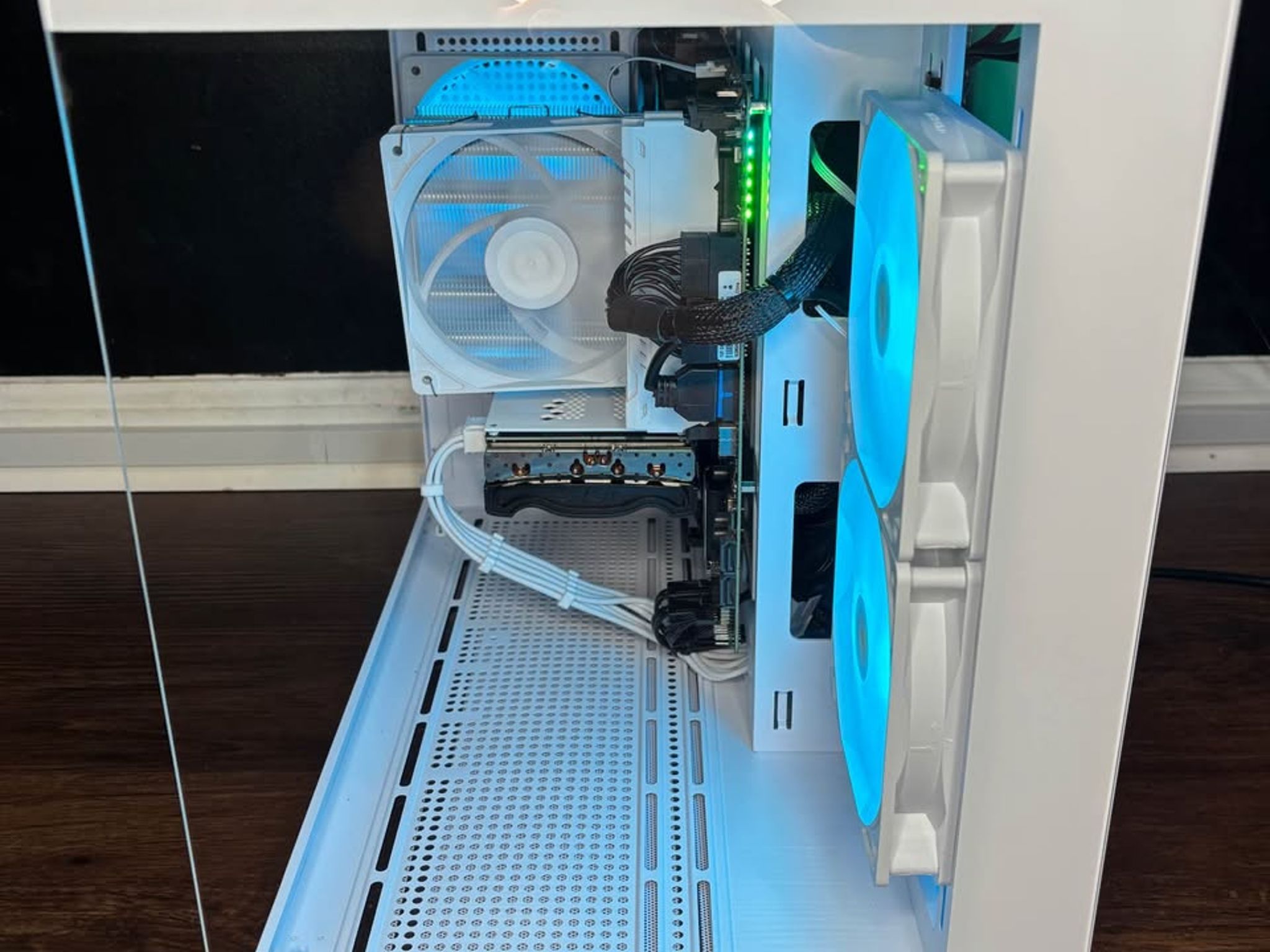 White Gaming PC (RTX 3060 Ti 8GB + Intel Core I5-12600K)