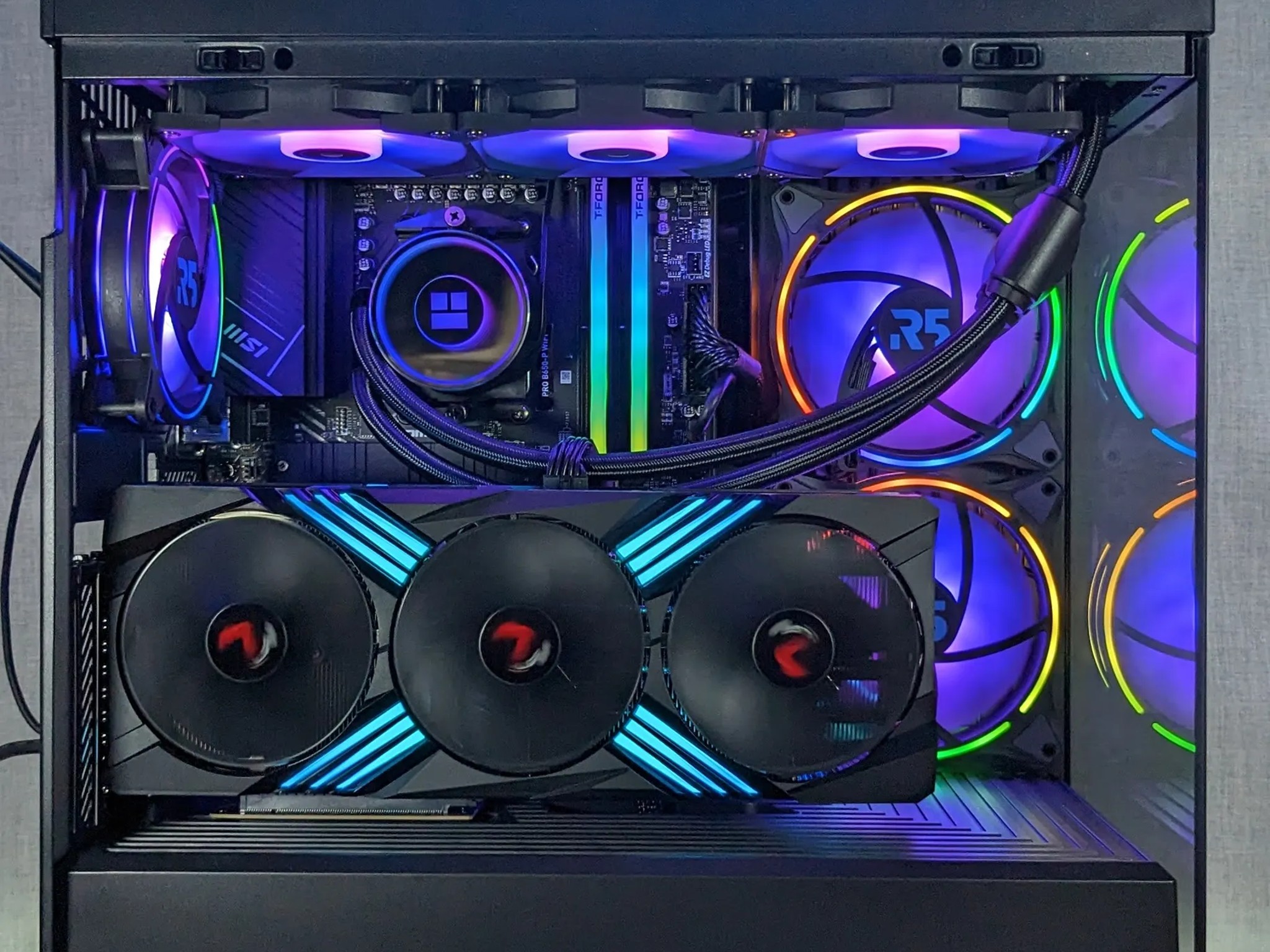 RTX 4080 // Ryzen 9 7950x // 32GB 6000Mhz DDR5 // 2TB Samsung 980 Pro // WiFi