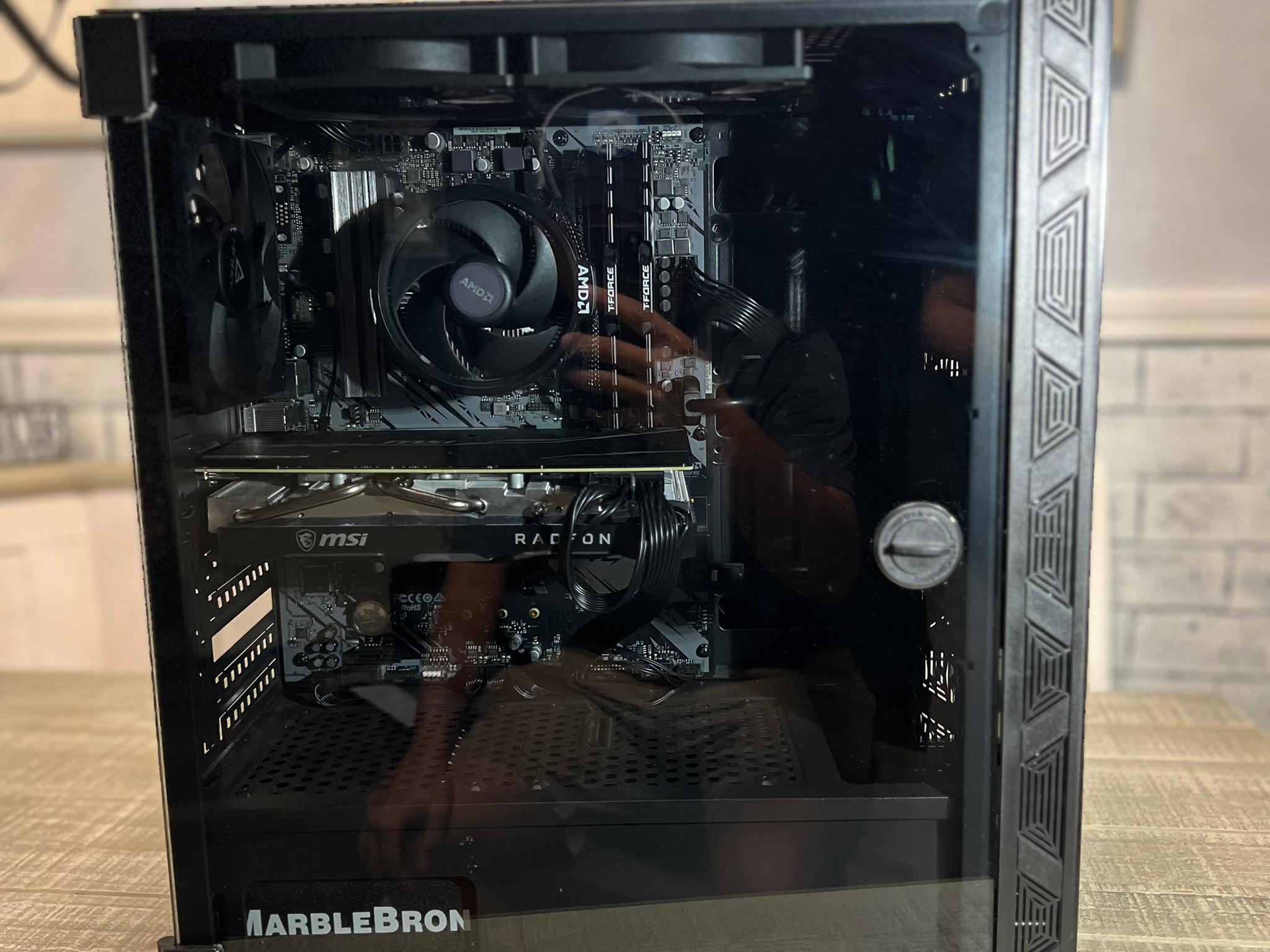 Slightly used gaming pc all black !!!!