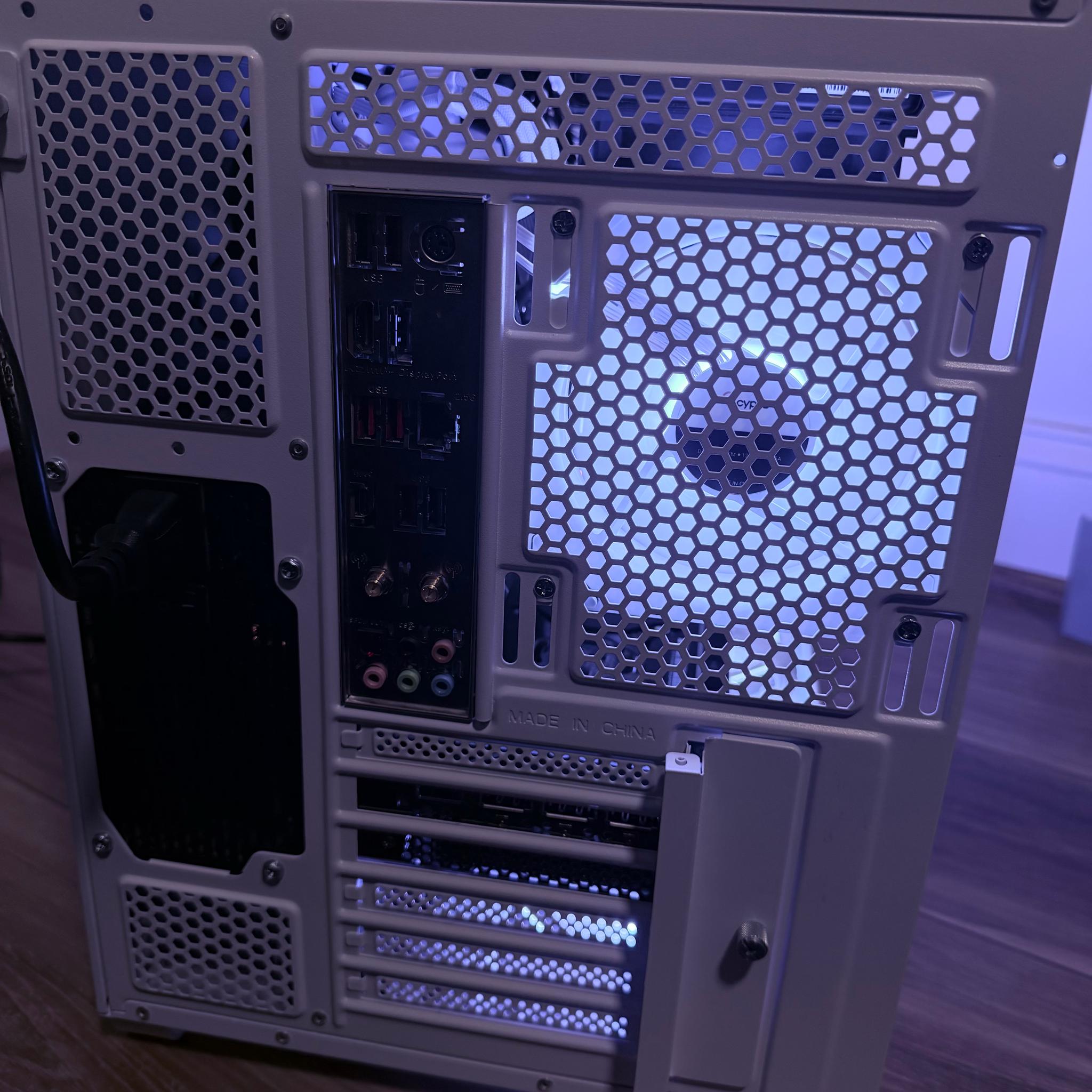 ❄️"Glacier Nova"❄️| 1440p Gaming | 4070 Ți | Intel i7 13700KF | 32GB Ram | 2tb NVMe SSD | WiFi