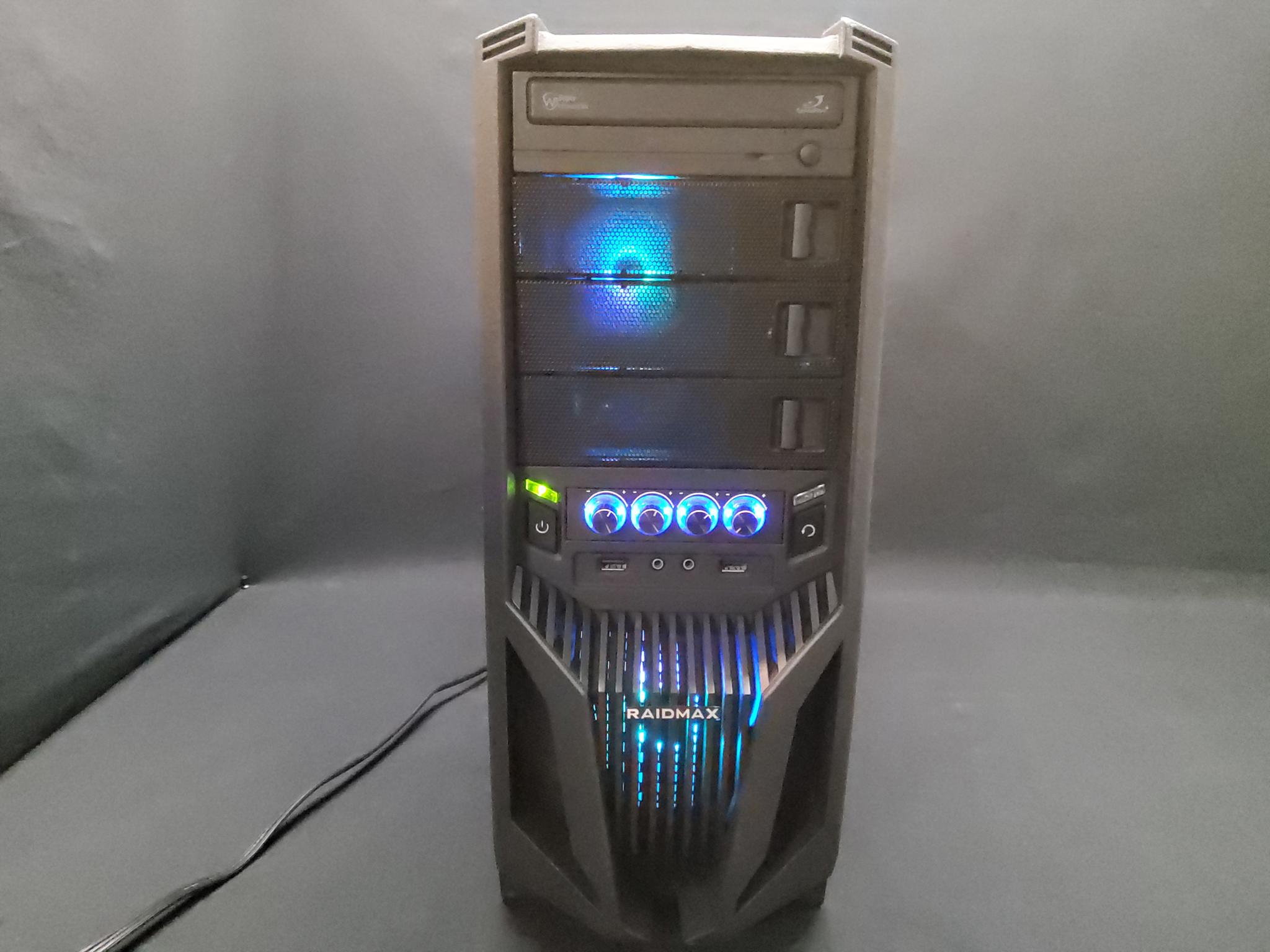 Retro Gaming PC and COD Modern Warfare boxed DVD