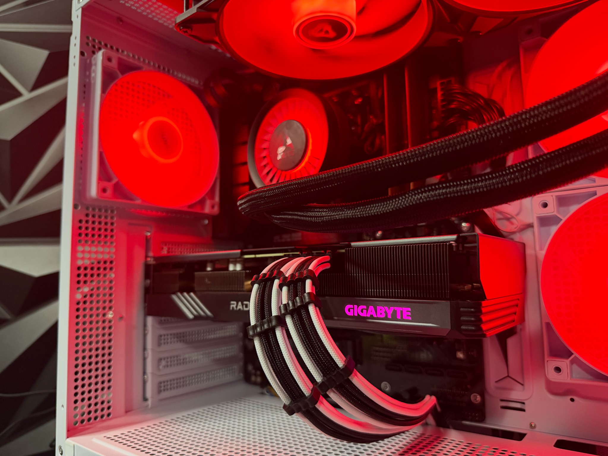 ⚪⚫🔥 YIN YANG BANG 9676 🔥⚫⚪ Ryzen 5 9600X| RX 7600XT 16 GB | 1.5 TB NVMe| 16 GB DDR5| 650W PSU